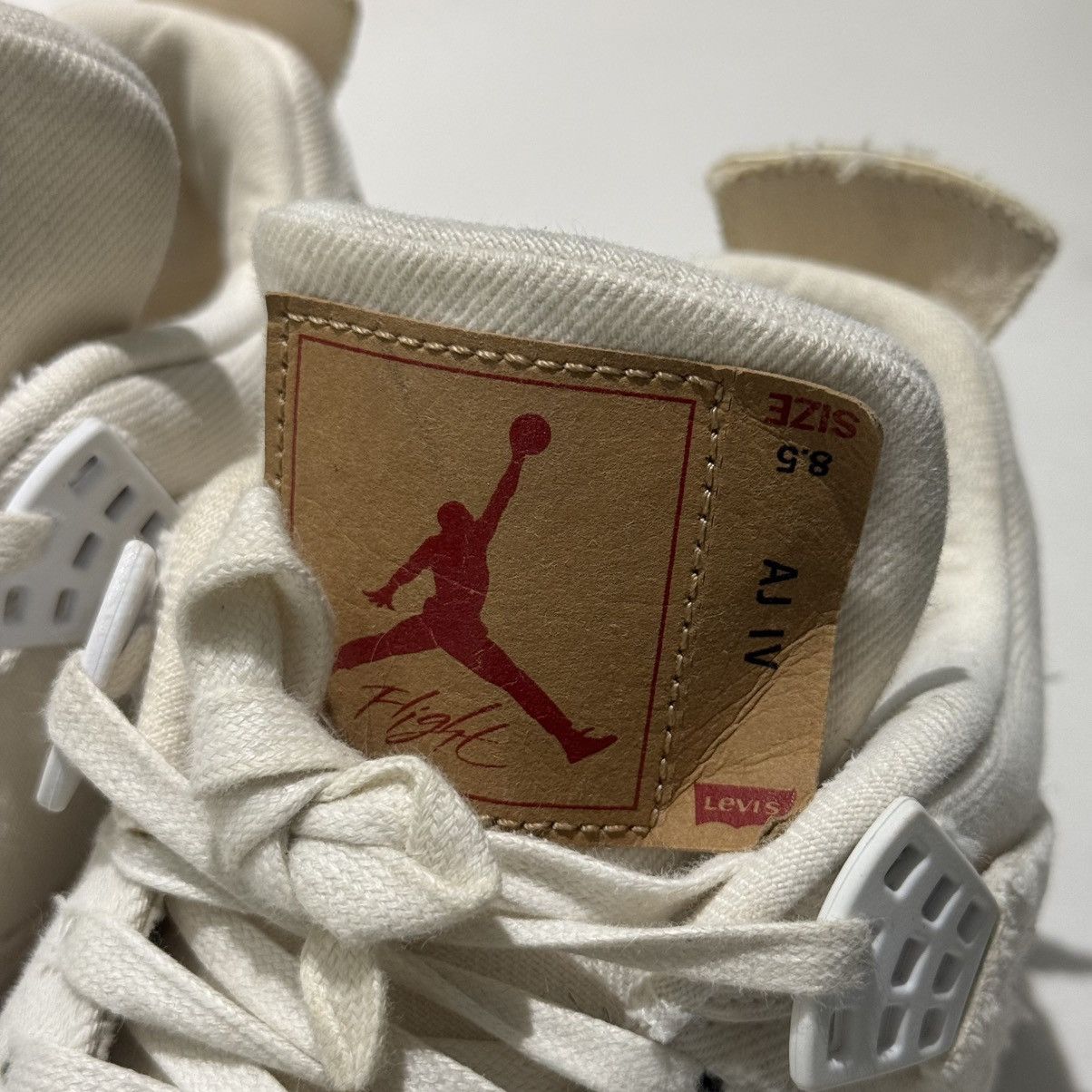 Jordan Brand × Levi's Jordan 4 Retro Levis white Size US 8.5 / EU 41-42 - 3 Thumbnail