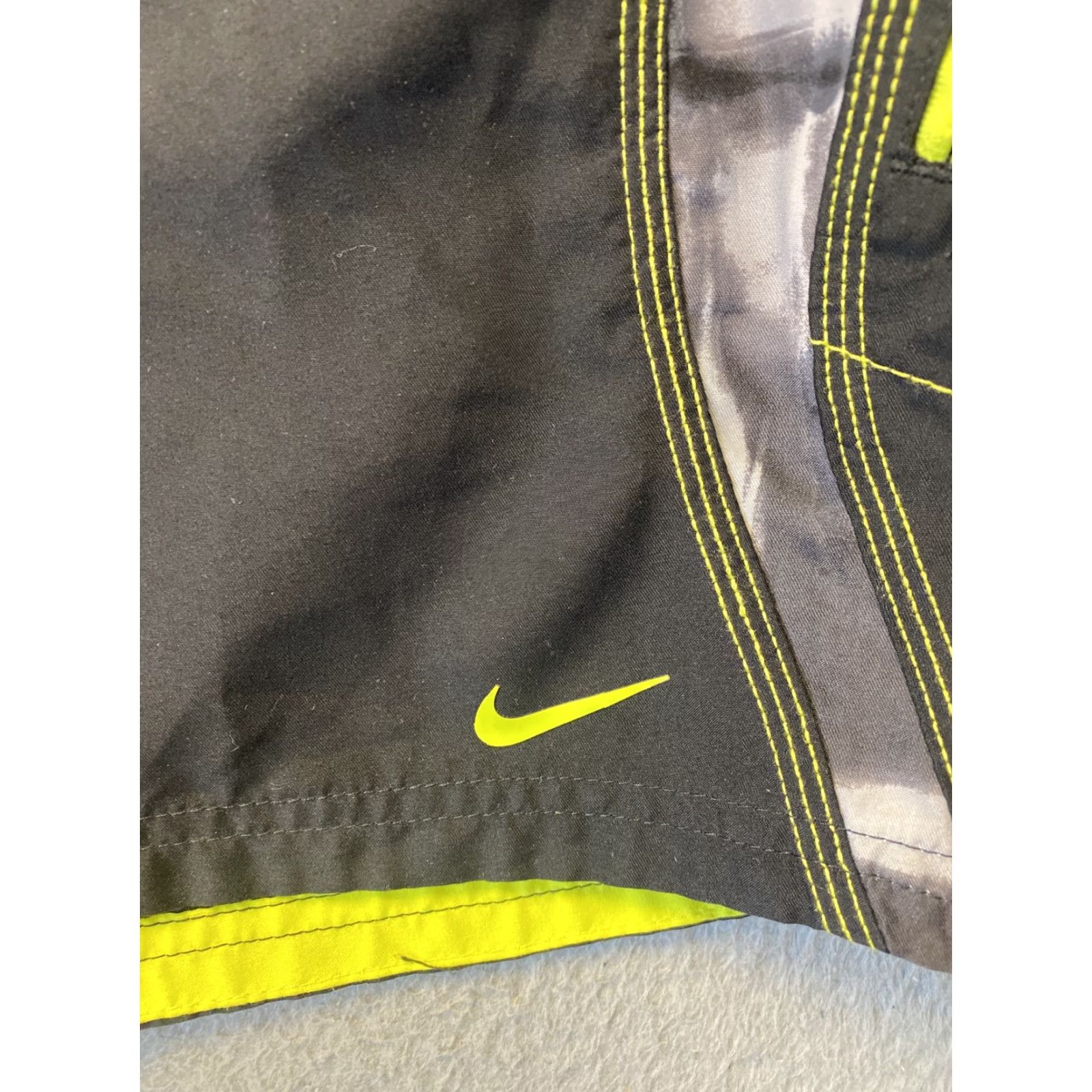 Nike Nike Men's Swim Shorts Size L Board Shorts Neon Black Drawstring Lined Swimsuit Size US 33 - 2 Thumbnail