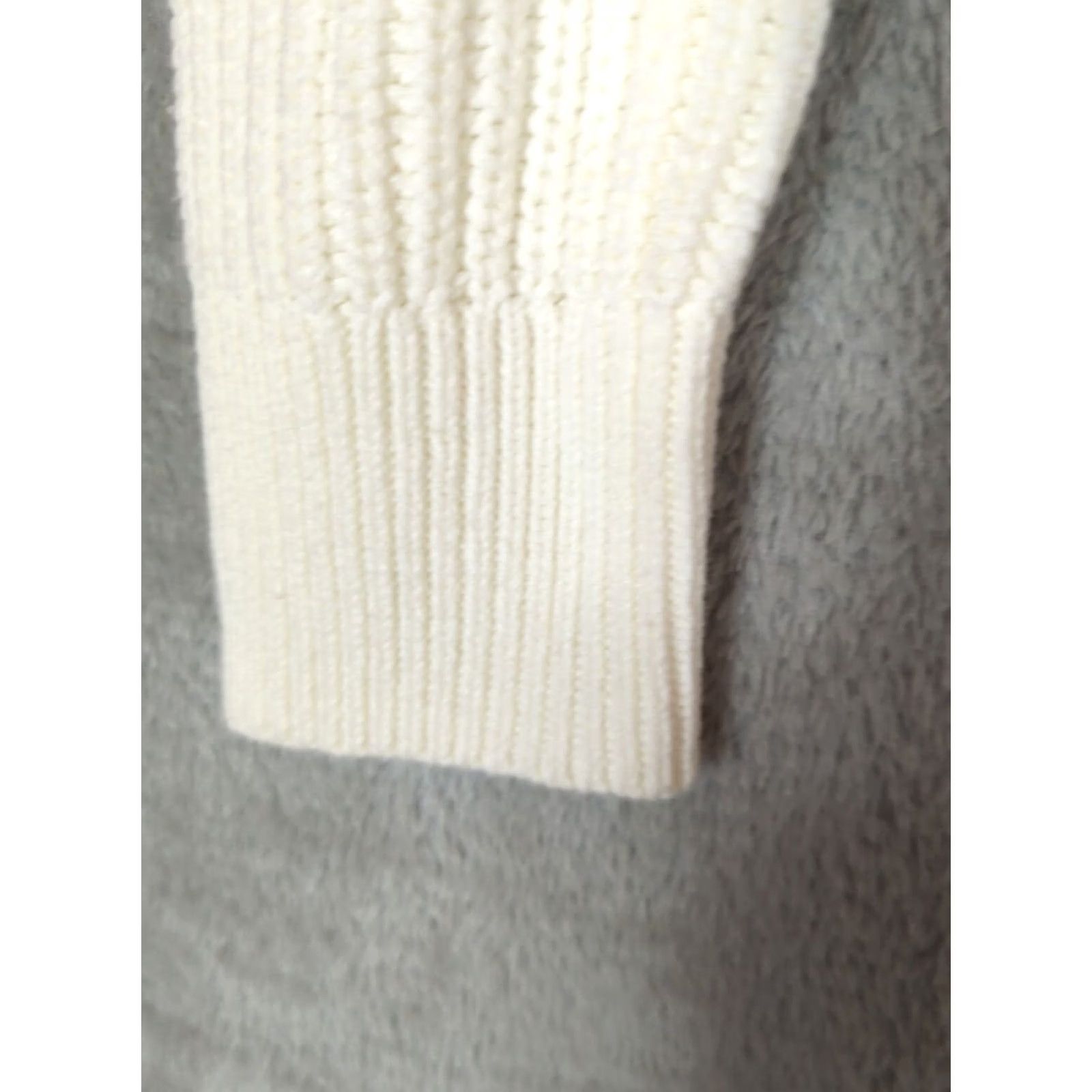Aeropostale AEROPOSTALE Ivory White Cropped Long Sleeve Sweater Women M Slouchy Chunky Cardigan V-Neck Button Front Bohemian Preppy Casual Travel Size S / US 4 / IT 40 - 4 Thumbnail