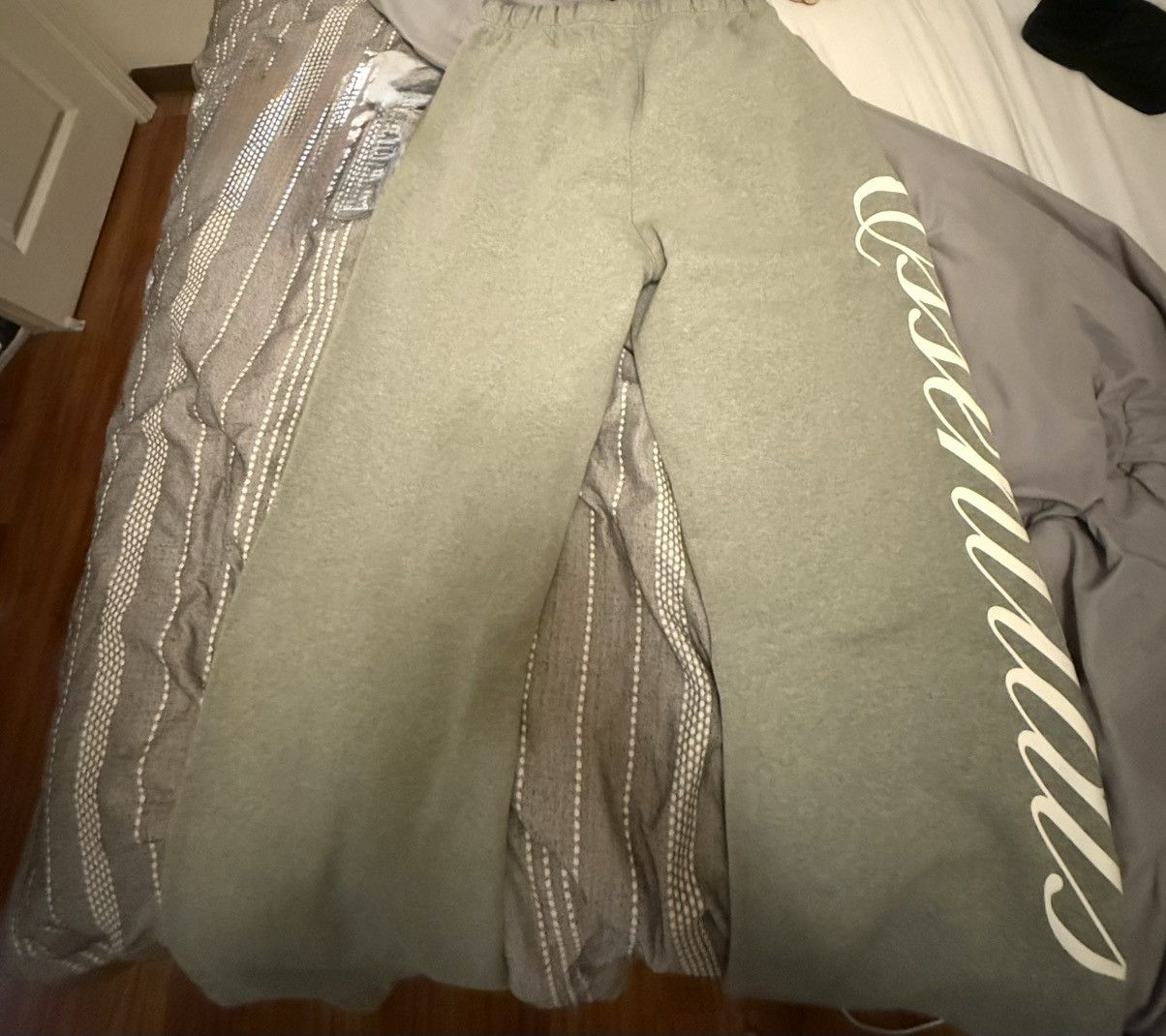 Essentials NBA Flare Sweatpants Essentials size large Size US 34 / EU 50 - 2 Thumbnail