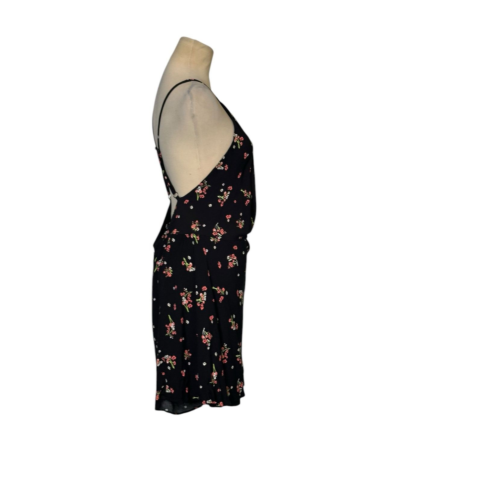 Free People Free People Black Floral Wrap Skirt Front Romper size 0 Size 25" / US 0 / IT 36 - 9 Thumbnail