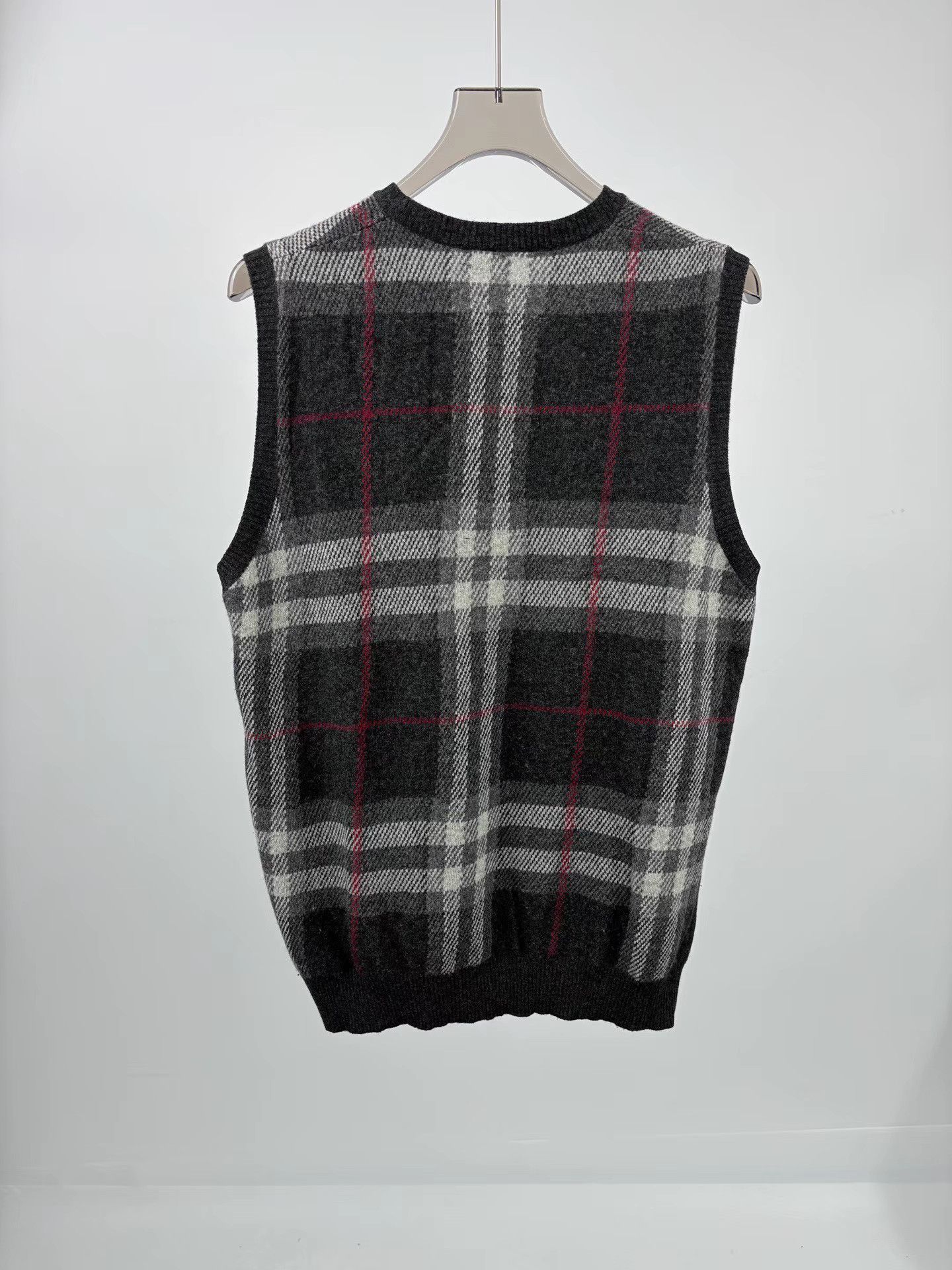 Burberry BURBERRY Check V-Neck Vest Size US L / EU 52-54 / 3 - 2 Thumbnail