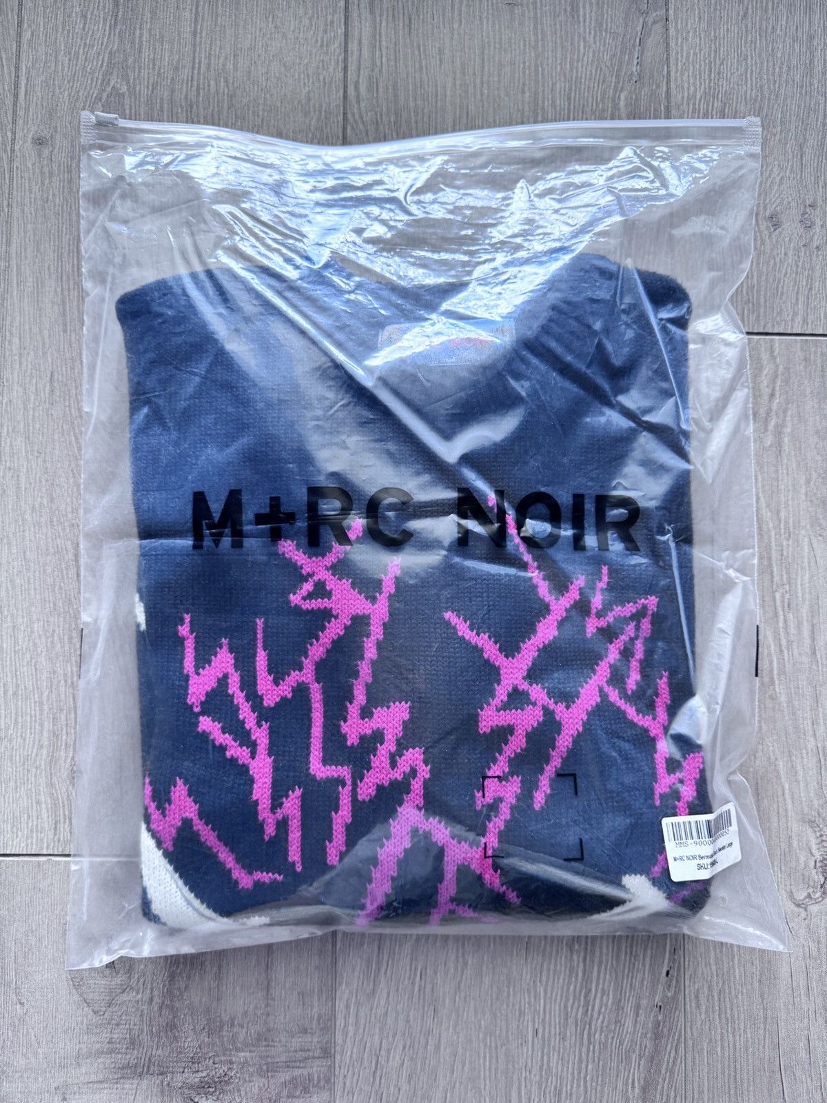 M+Rc Noir Crew neck Size US L / EU 52-54 / 3 - 8 Thumbnail