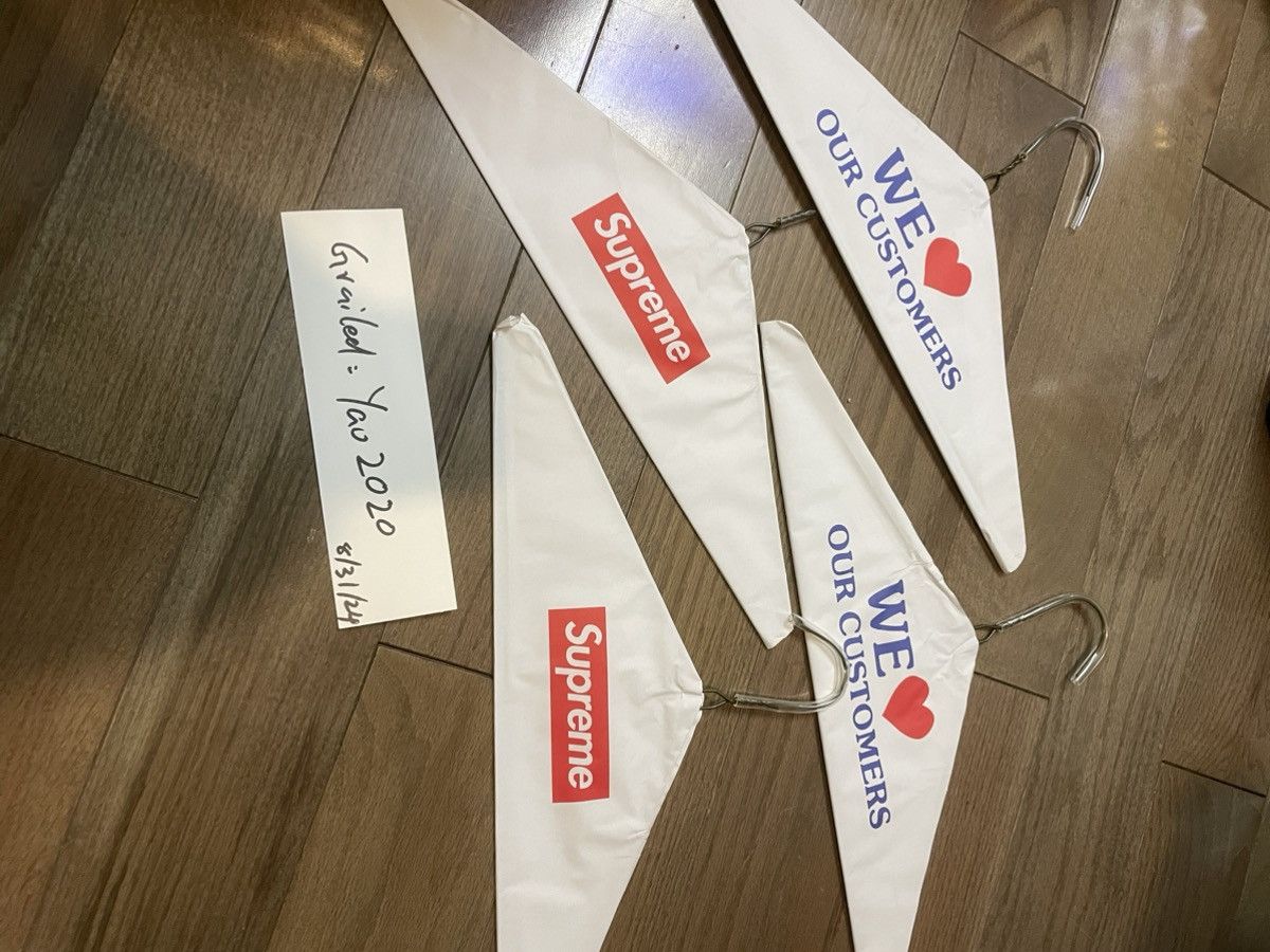 Supreme Supreme fw24 gift : hangers Size ONE SIZE - 1 Thumbnail