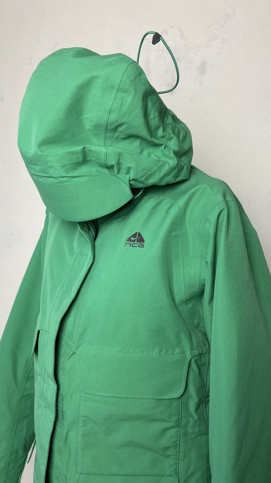 image of Nike Acg Multipocket Snow Jacket Gore-Tex in Green, Women's (Size Small)