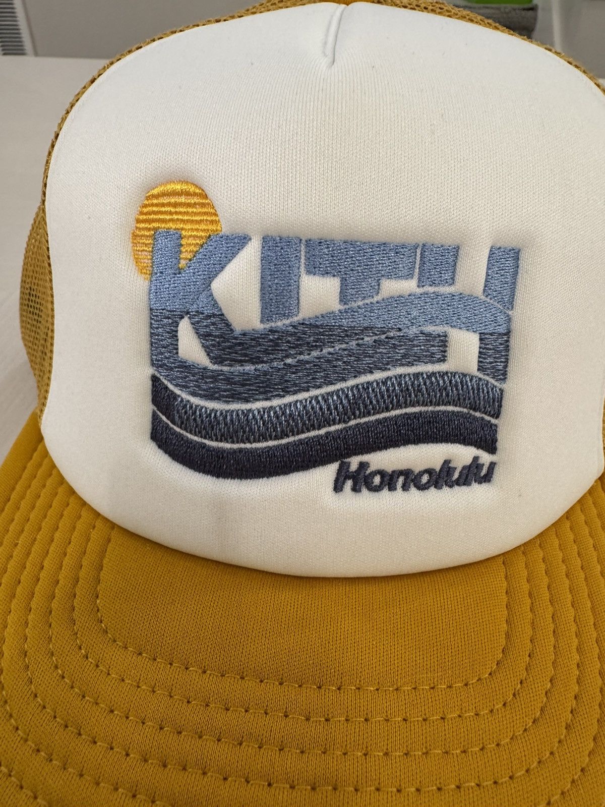 Kith KITH Hawaii yellow meshback trucker hat 2025 used Size ONE SIZE - 3 Thumbnail