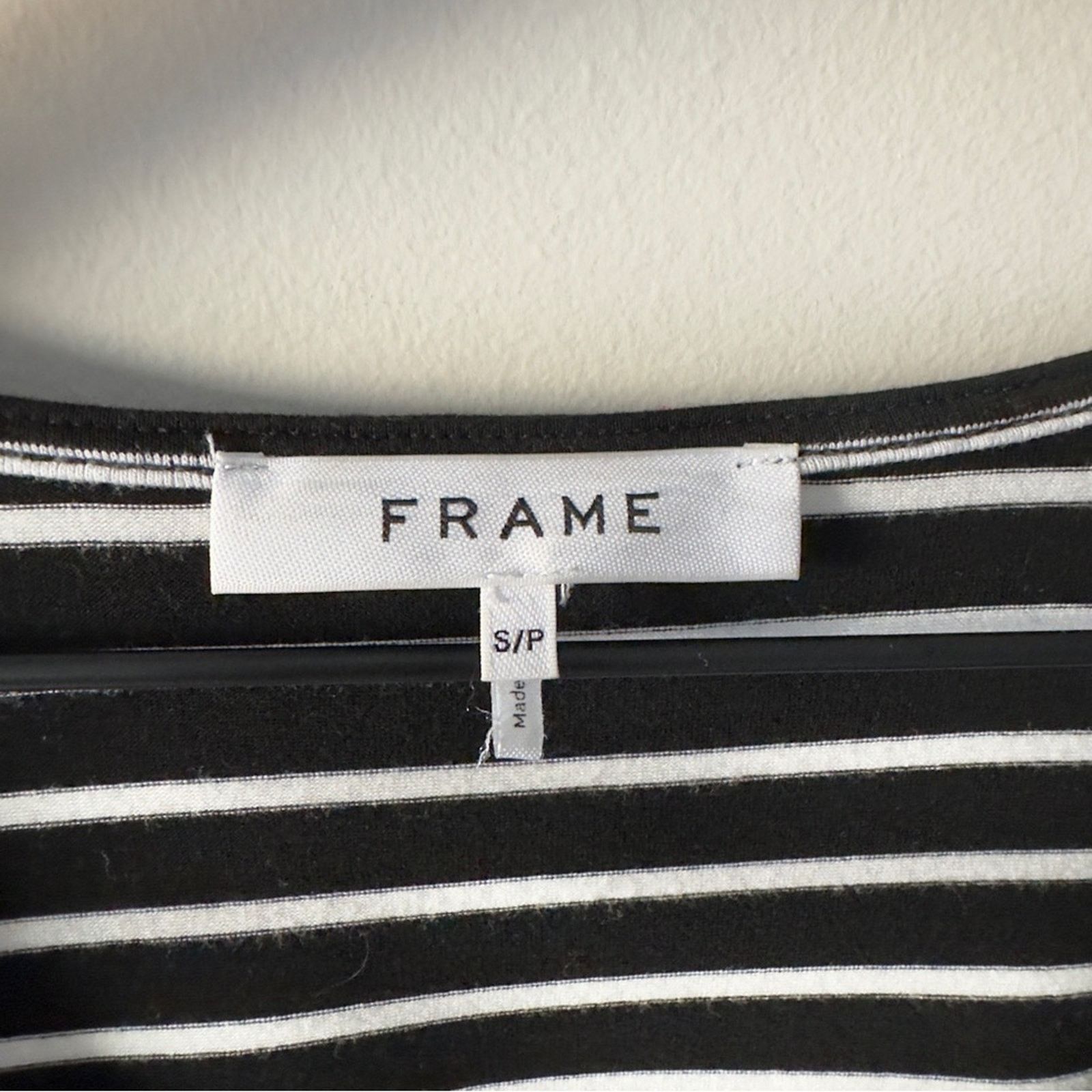 Frame Frame Black and White Striped Top Puffed Short Sleeve V-Neck Size S / US 4 / IT 40 - 6 Thumbnail
