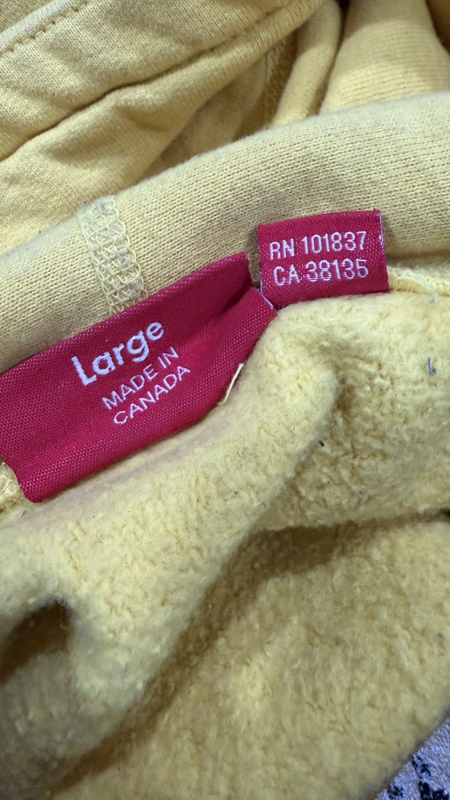 Supreme FW/19 SUPREME YELLOW BANDANA BOX LOGO Size US L / EU 52-54 / 3 - 10 Thumbnail