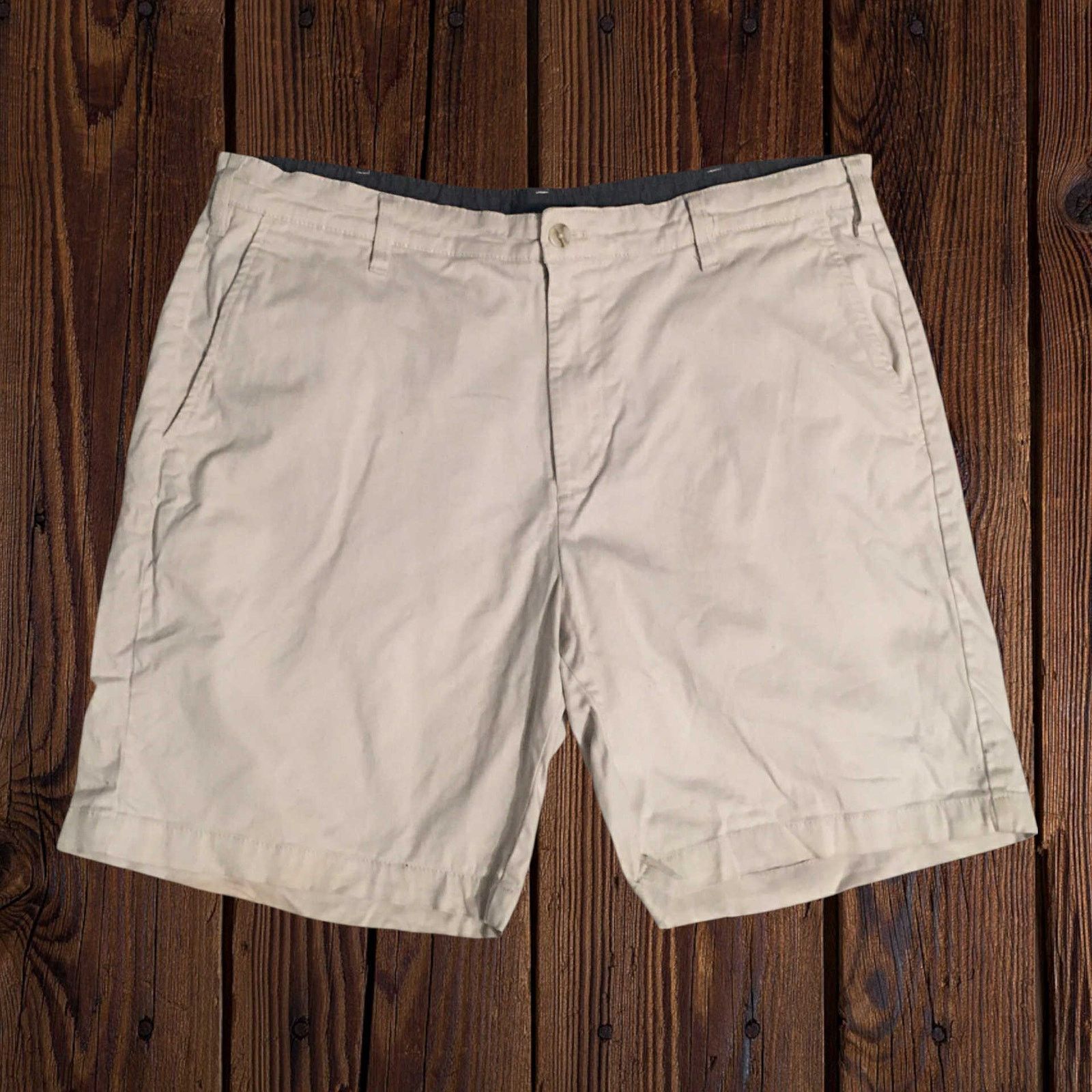 Nautica Nautica Classic Fit Khaki Pleated Rigger Chino Shorts Sz 38W Size US 38 / EU 54 - 1 Thumbnail