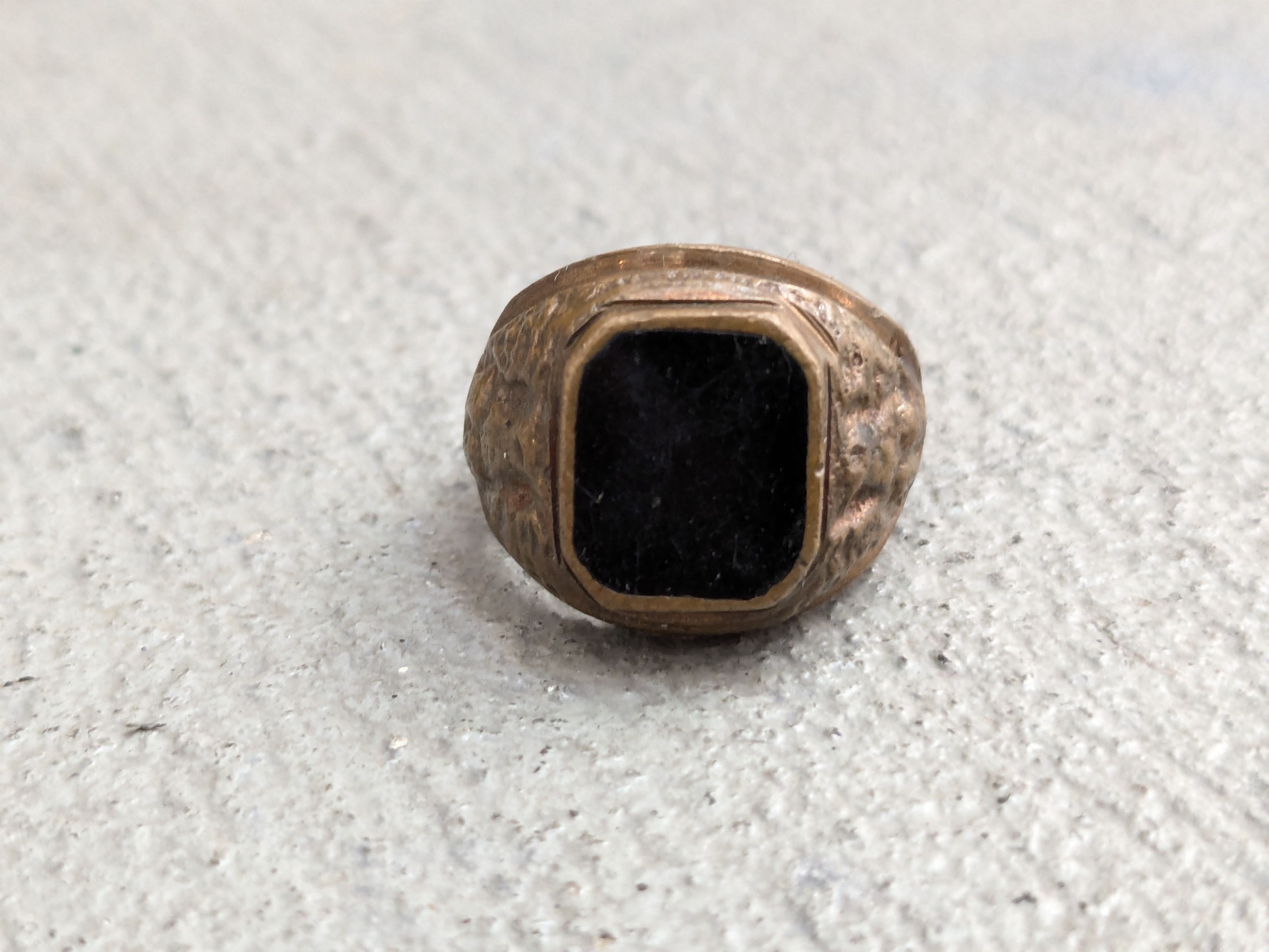 Jewelry Vintage Brass Ring Black Enamel 8.5 Square Inlay Signet Size ONE SIZE - 3 Thumbnail