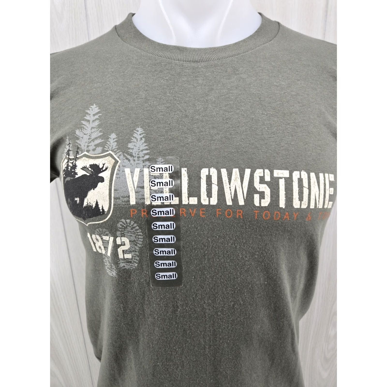 Vintage VINTAGE Yellowstone N.P. T-Shirt Green S Prairie MT. 100% Cotton Made In U.S.A. Men's Short Sleeve Body Measurements 17-18-8-27 Size US S / EU 44-46 / 1 - 3 Thumbnail