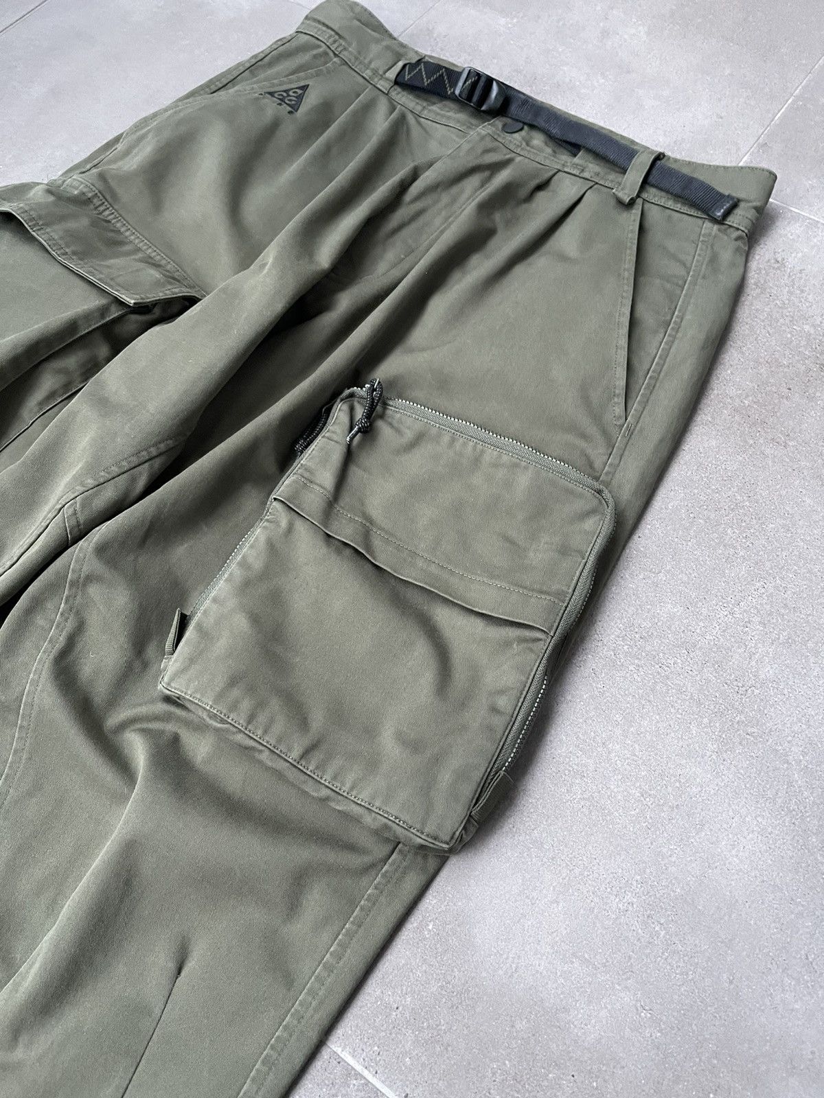 Nike ACG Nike ACG X Errolson Hugh Technical Swamp Green Cargo Pants Size US 30 / EU 46 - 10 Thumbnail