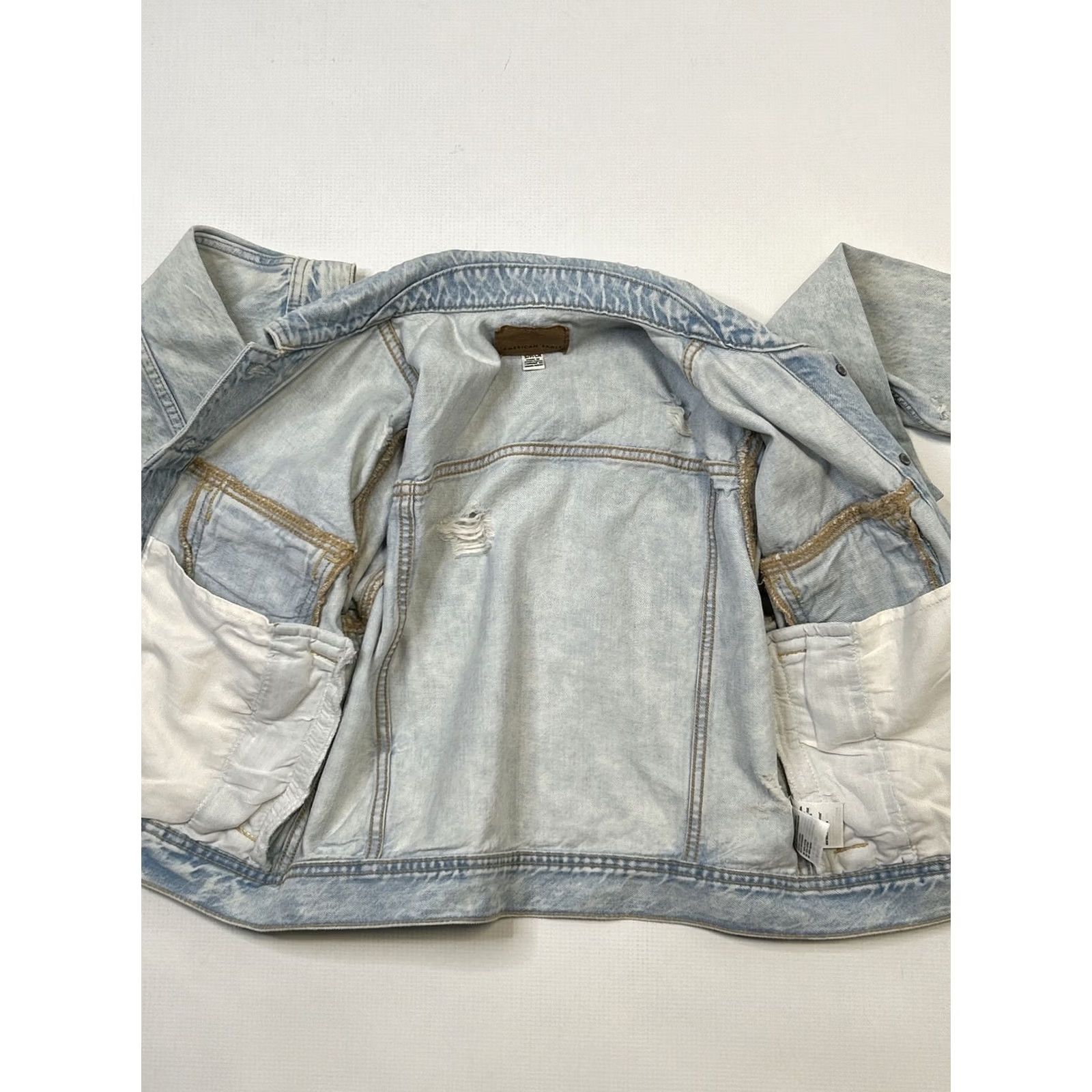 American Eagle Outfitters AEO American Eagle Light Blue Denim Jacket Cropped Distressed Button-Down Short Sleeve Classic Fit Size Small Womens Jacket Size 28" / US 6 / IT 42 - 5 Thumbnail