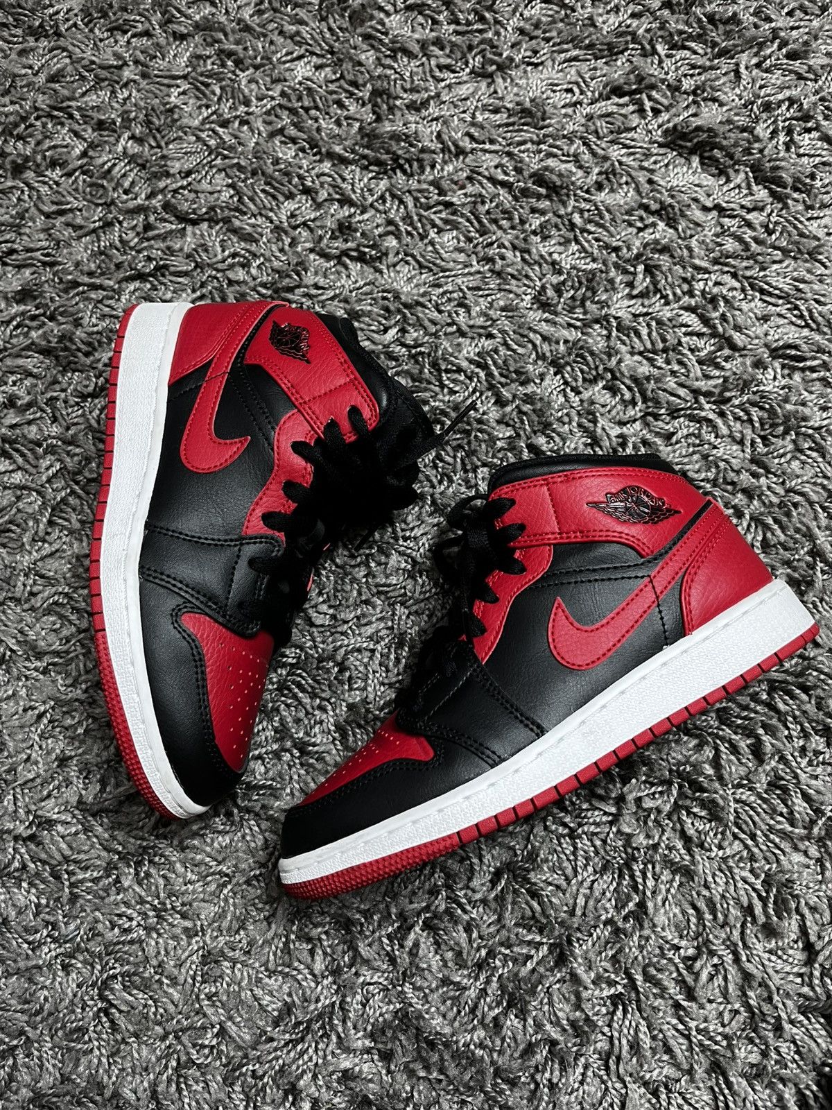 Nike Air Jordan 1 Mid GS "Bred" Classic Red/Black Sneakers Size US 6.5 / IT 36.5 - 1 Thumbnail