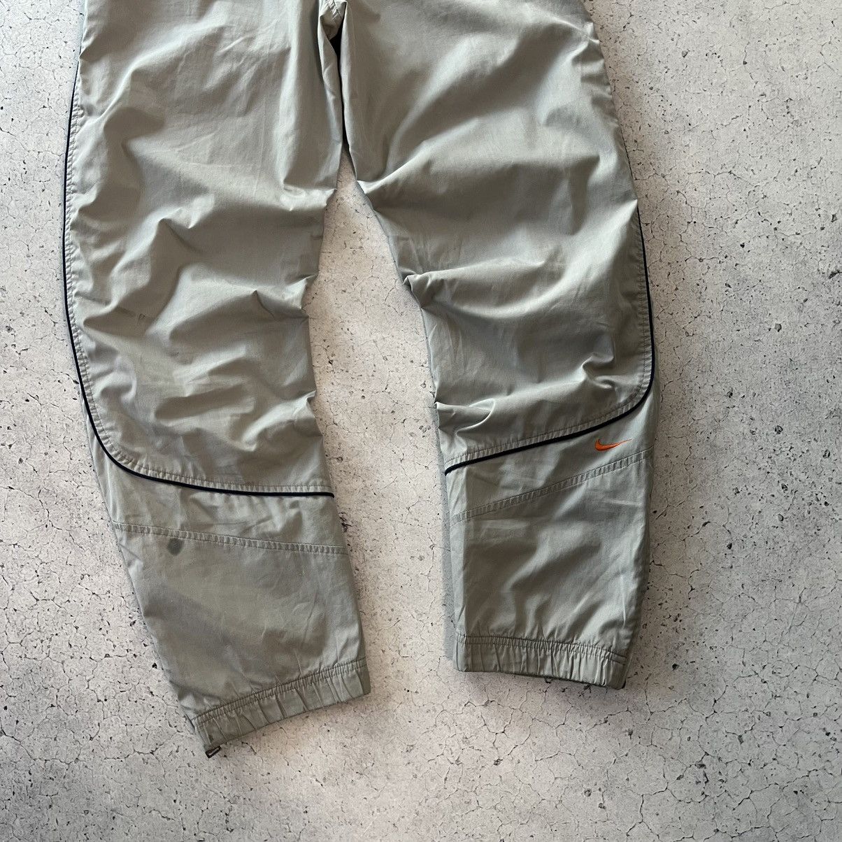 Nike Nike Track Swoosh Pants Vintage Nylon Joggers Streetwear Size US 30 / EU 46 - 4 Thumbnail