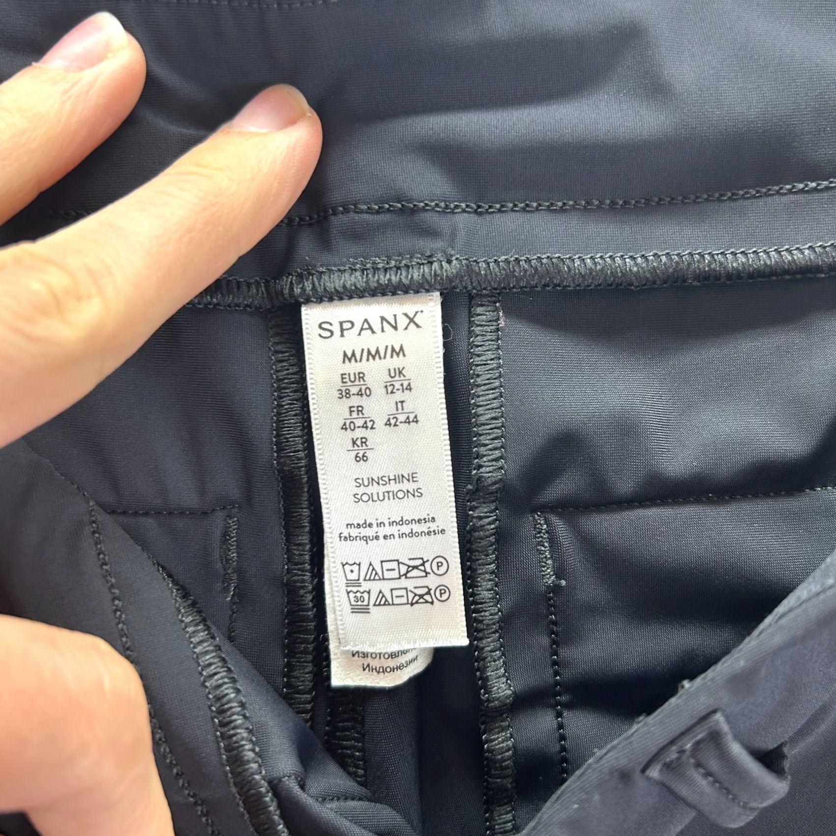Spanx Spanx Shorts Womens Medium Black Chino Stretch Pull On Casual | Regular Fit | Nylon Blend | High Rise | Pockets | Solid Pattern Size 32" / US 10 / IT 46 - 3 Thumbnail