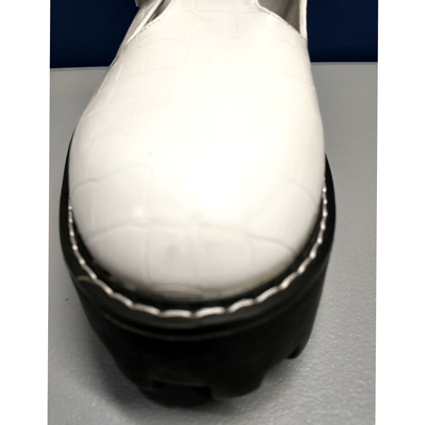 Vintage ShoeDazzle Mary Janes Boots Womens Size 11 White Manmade Lug Sole Round Toe Size US 11 / IT 41 - 3 Thumbnail