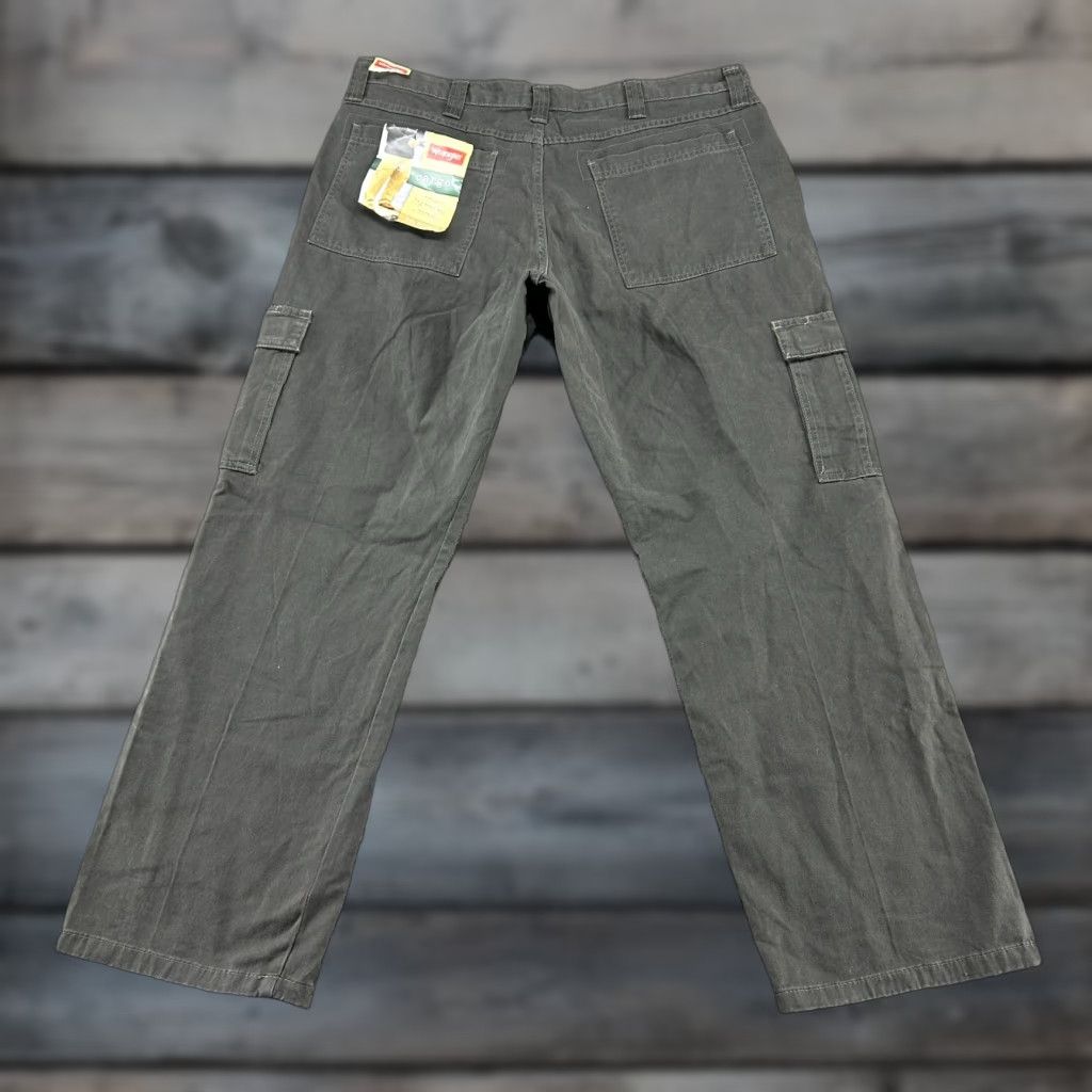 Wrangler Wrangler Pants Mens 38x30 Gray Cargo Canvas Relaxed Fit Workwear Cotton Stretch Pants Mens Regular 38 Gray Cargo Pocket Straight Inseam 30 Size US 38 / EU 54 - 1 Thumbnail