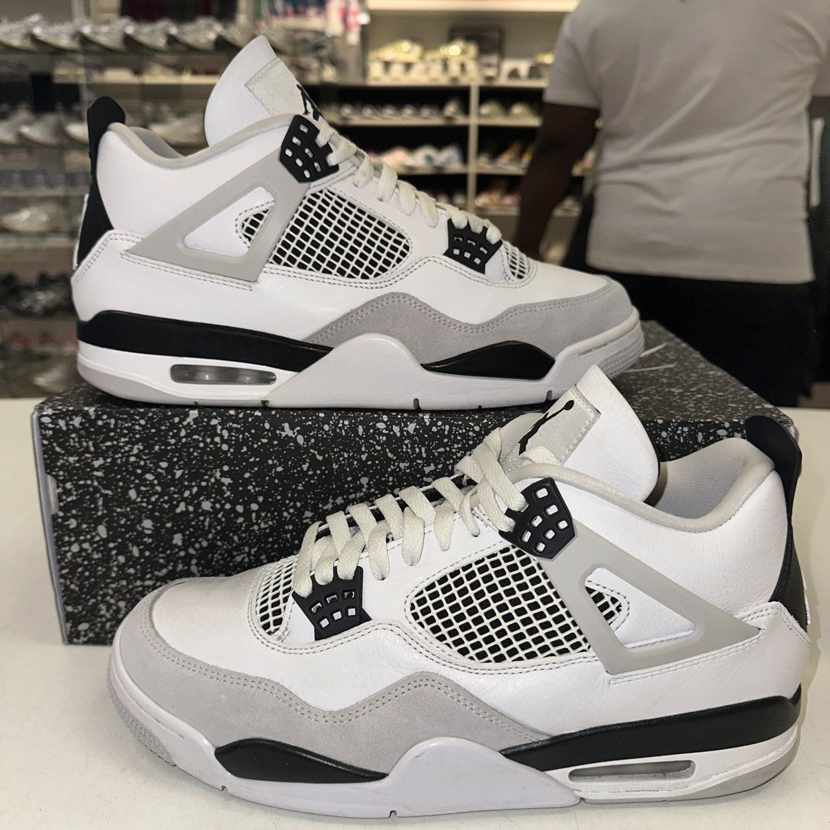 Jordan Brand Size 10 - Jordan 4 Retro Mid Military Black - DH6927-111 Size US 10 / EU 43 - 1 Thumbnail