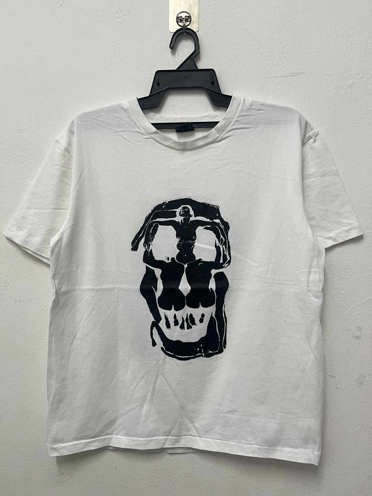 RARE good Evisu Salvador Dali Skull Women In Voluptas Mors T-Shirt