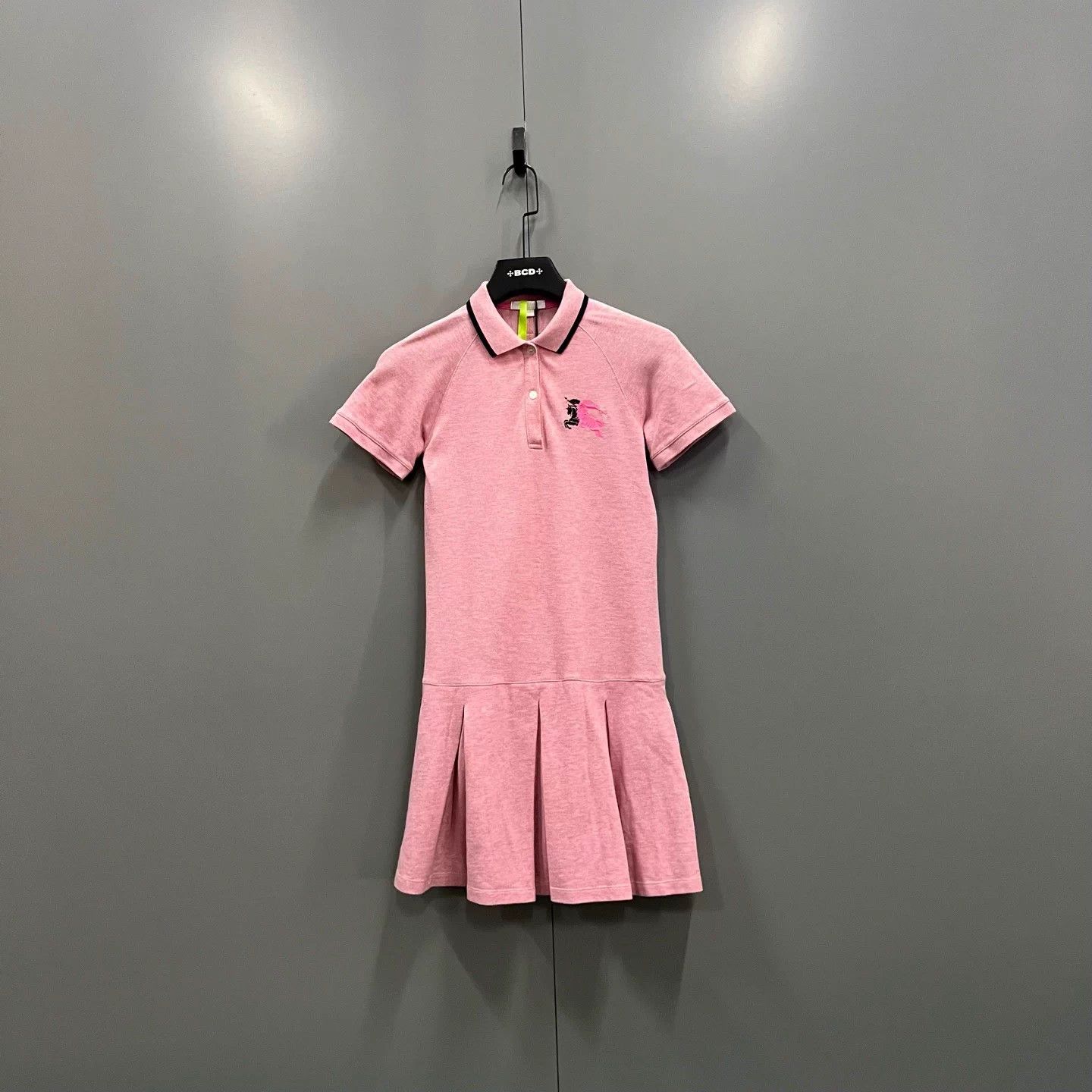 Burberry Burberry Kids Knight Embro Short Dress 14Y98N1400 Size XXS / US 00 / IT 34 - 1 Thumbnail
