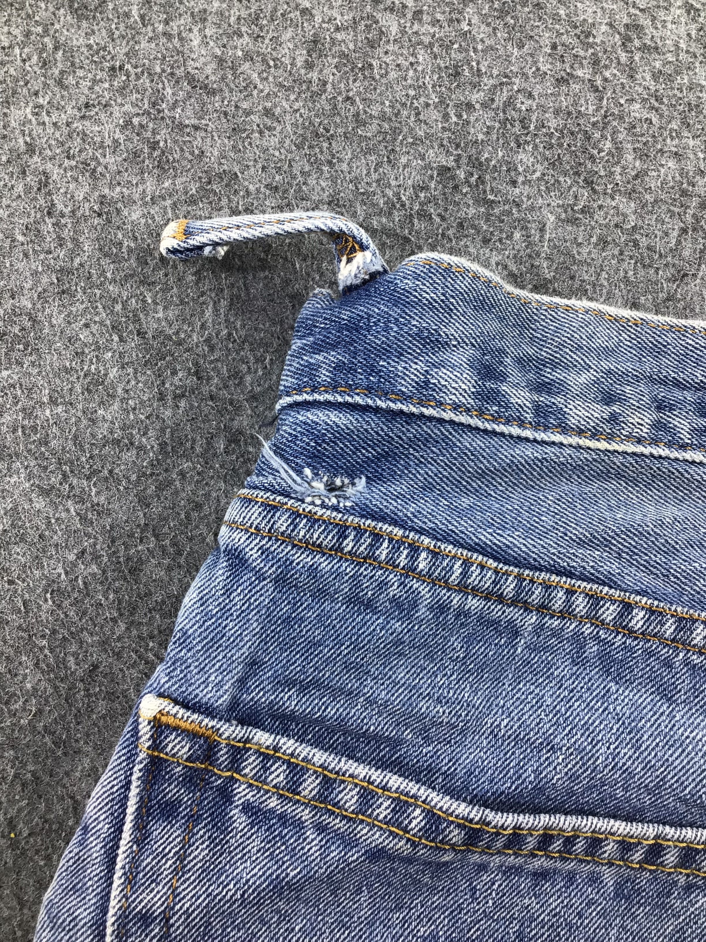 Levi's Vintage Levis 550 Jeans Faded Blue Denim KJ264 Size US 33 - 7 Thumbnail