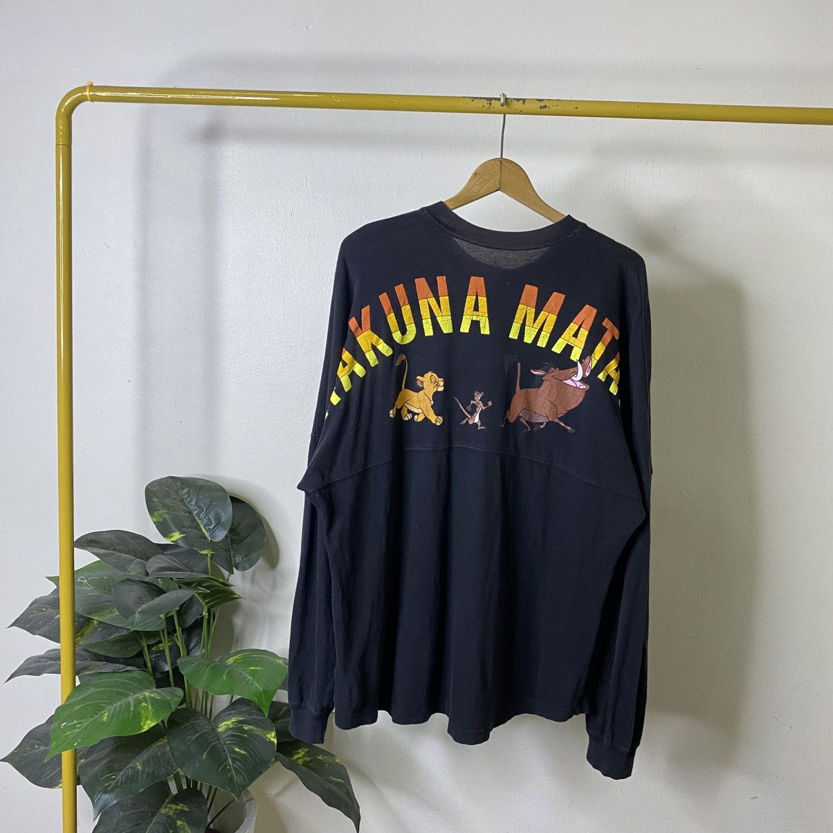 Disney Vintage Y2K Disney The Lion King Hakuna Matata LS T Shirt Size US XL / EU 56 / 4 - 1 Thumbnail