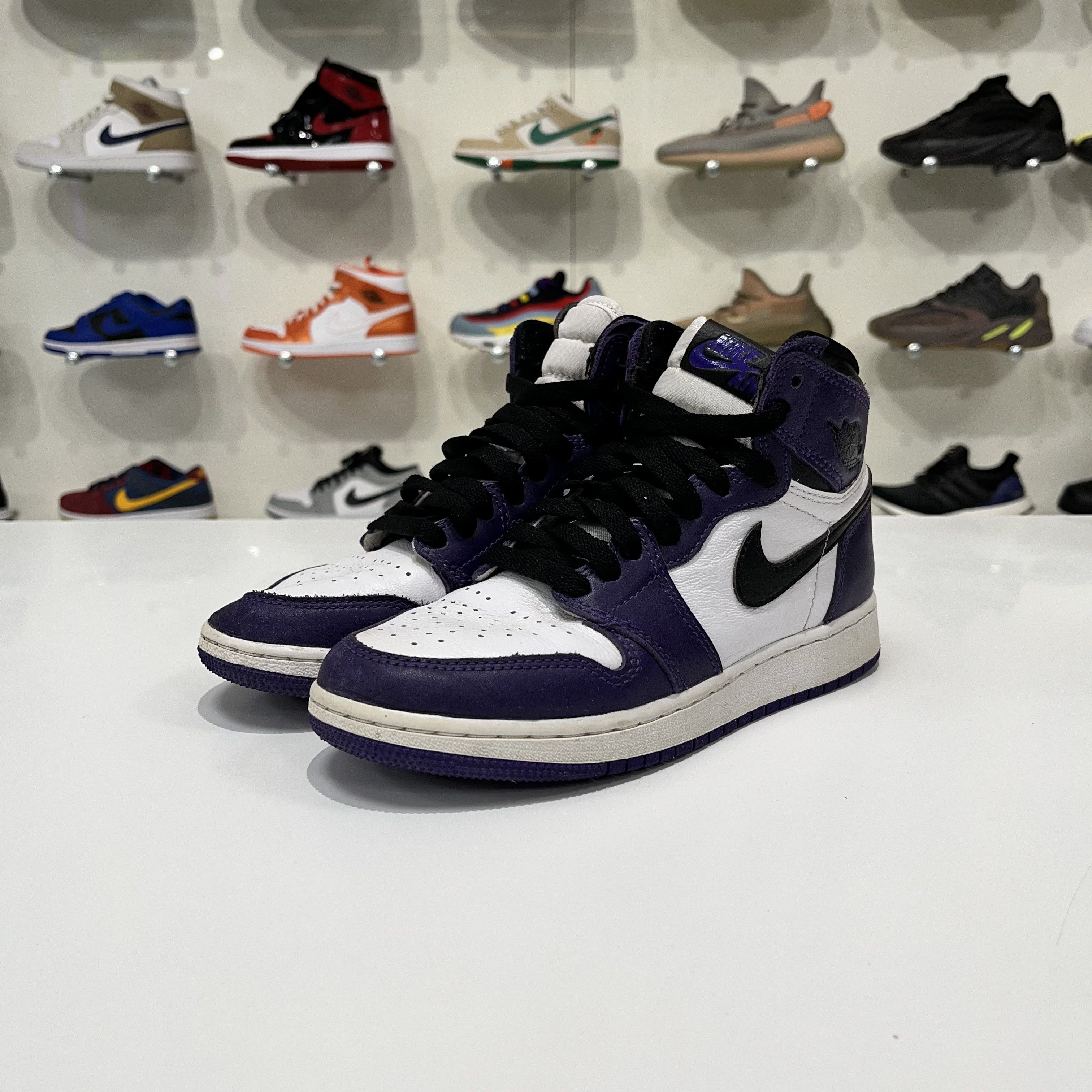 Nike Jordan 1 Retro High Court Purple White (GS) Size US 4 / IT 34 - 2 Thumbnail