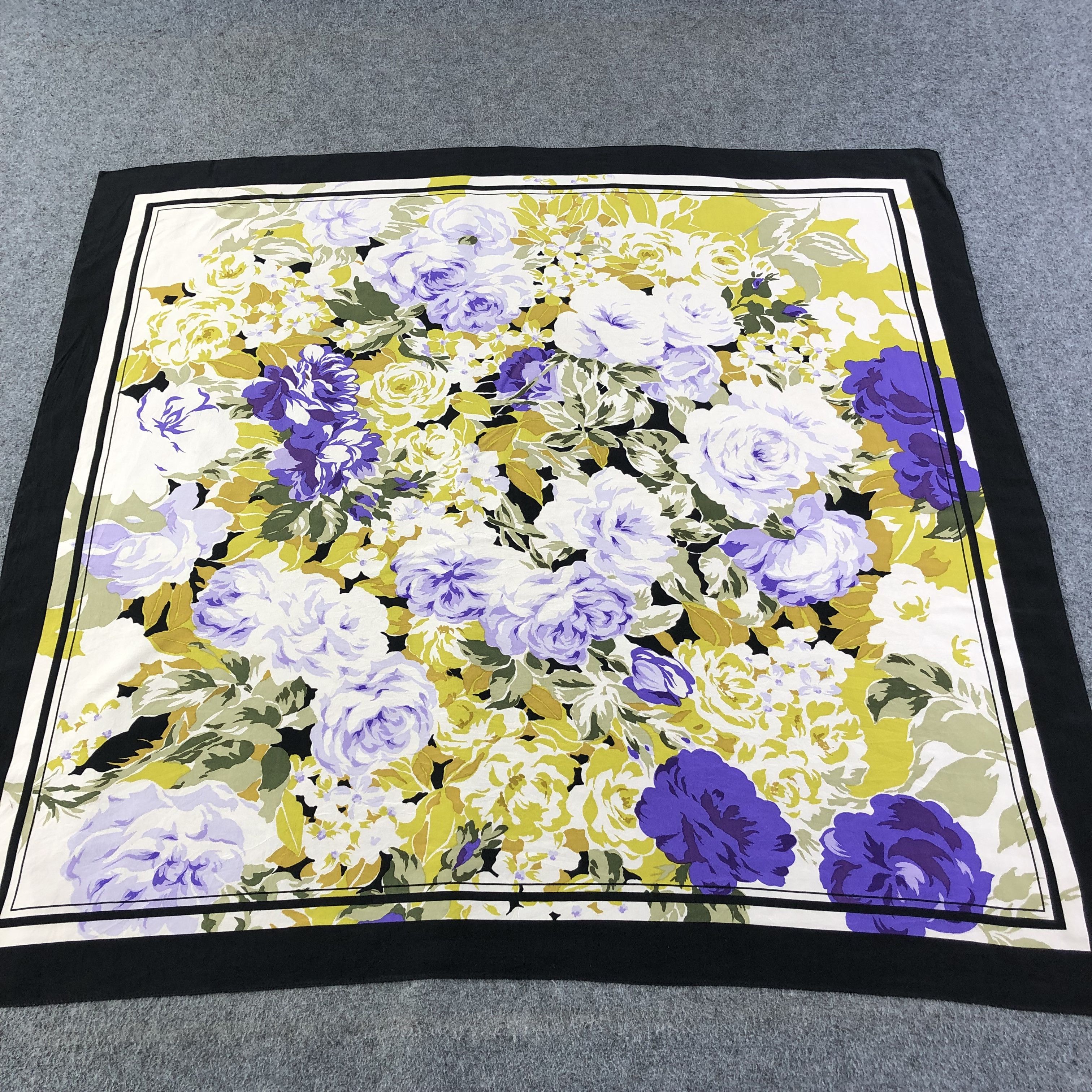 Vintage Luxury Floral Silk Scarf M741 Size ONE SIZE - 1 Thumbnail