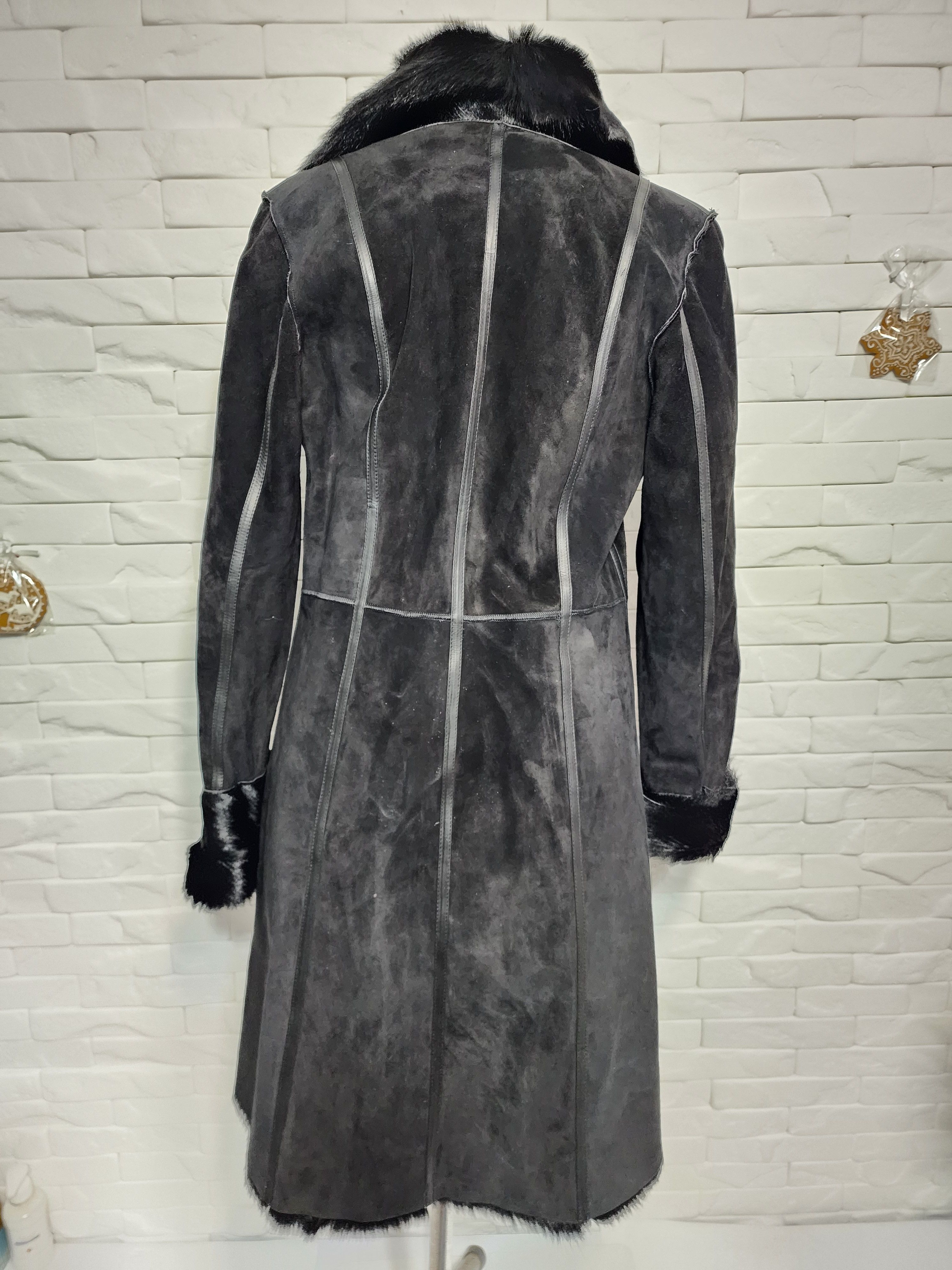 Furla Long Black Fur Two-Sided Women's Coat: Velvet Finish Size S / US 4 / IT 40 - 4 Thumbnail