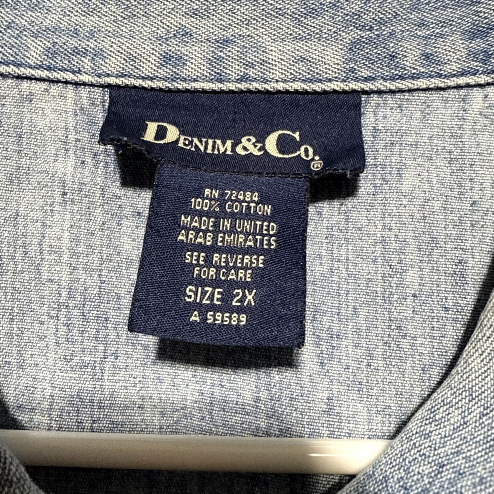 Denim & Co. VINTAGE Denim & CO Denim Shirt Jacket 2X Blue Embroidered Flowers Long Sleeve Button Casual 90s Womens Size XXL / US 16-18 / IT 52-54 - 4 Thumbnail