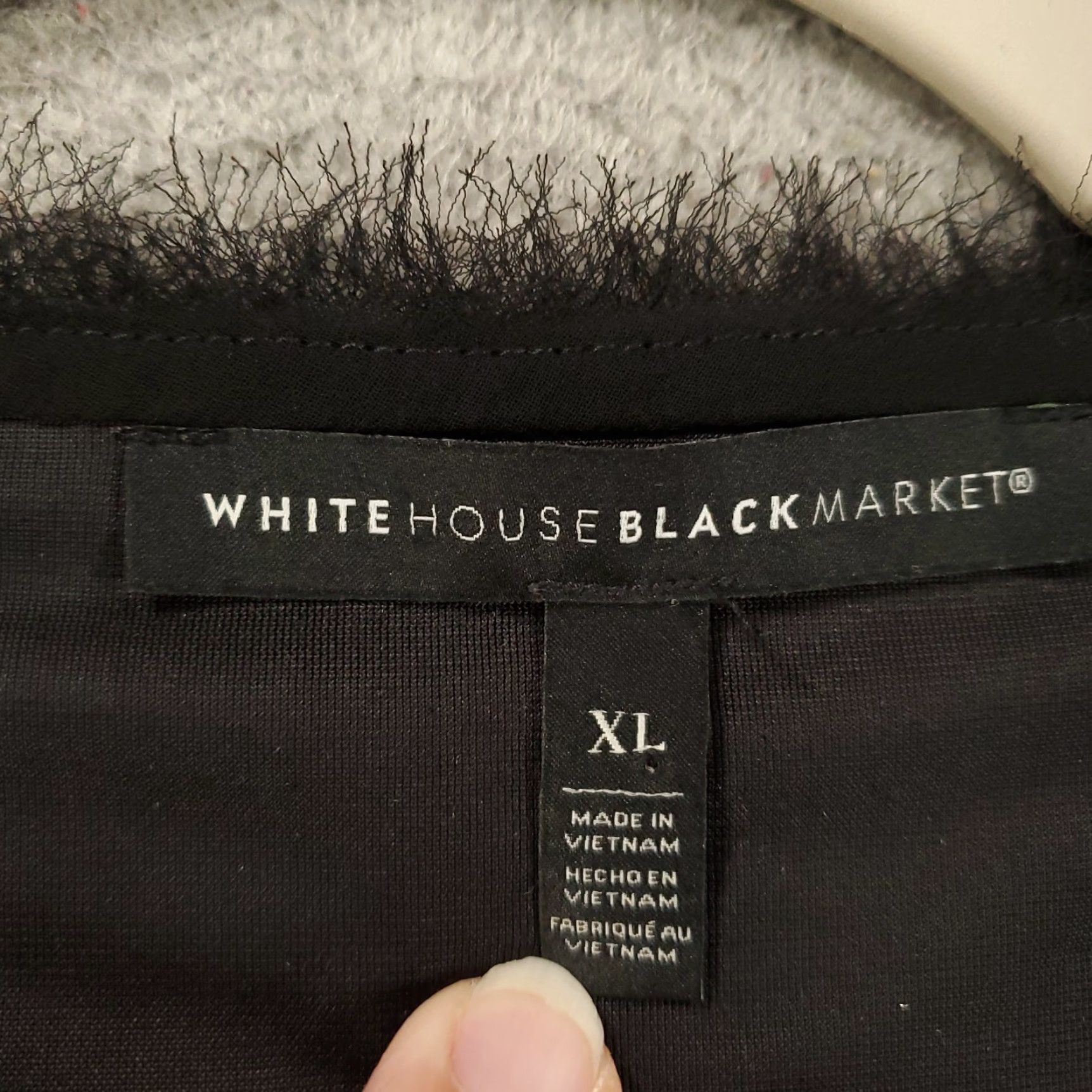 White House Black Market White House Black Market Top Shirt Womens XL Black Velvet Fuzzy Neck Accent V-Neck Short Sleeve Soft Black Pattern Solid Casual Travel Classic Stretch Size XL / US 12-14 / IT 48-50 - 5 Thumbnail