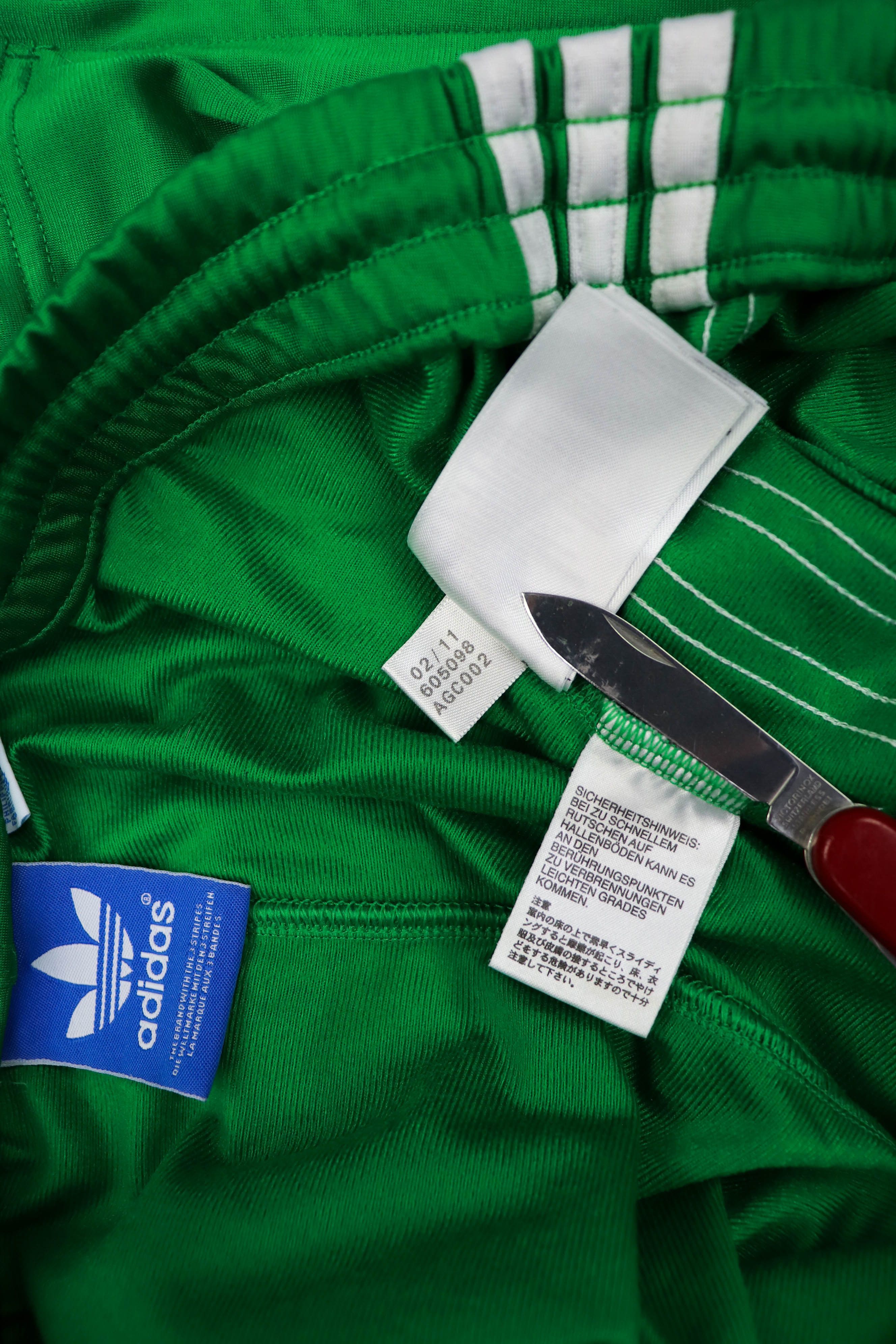 Adidas Adidas 2011 Apple Green Three Stripes Track Pants Size US 32 / EU 48 - 10 Thumbnail
