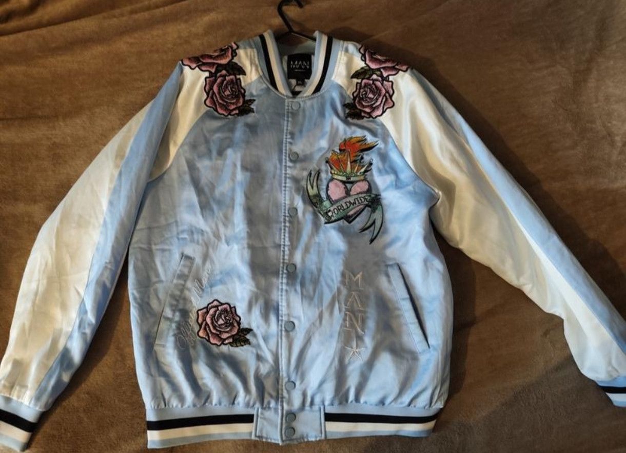 Boohoo Bomber with beautiful print Size US XL / EU 56 / 4 - 2 Thumbnail