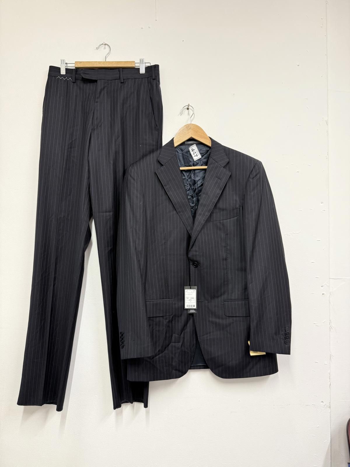 Harrods Men's Navy Pinstripe Two-Piece Suit Size 38R/48 Size 38R - 1 Thumbnail