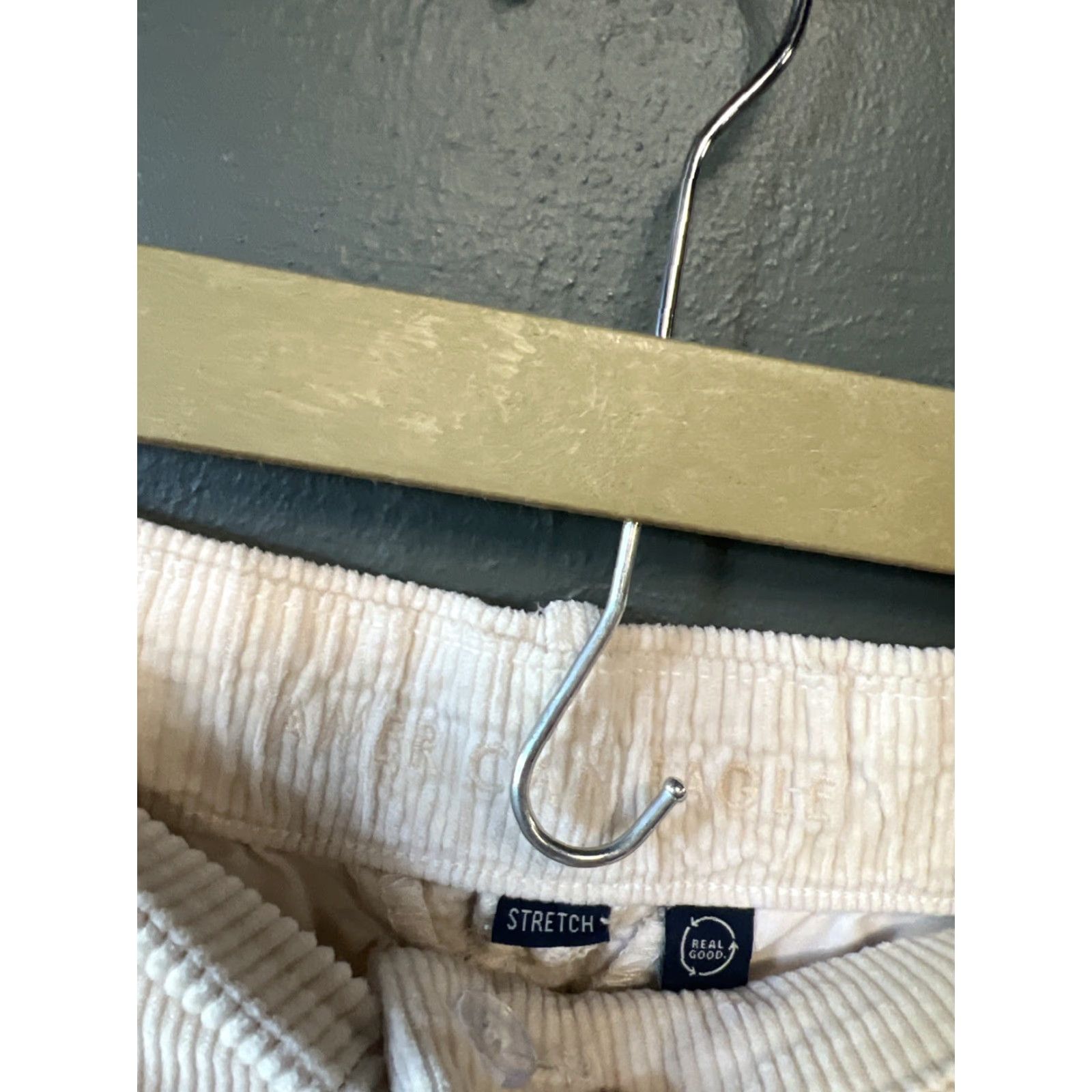 American Eagle Outfitters American Eagle Outfitters Corduroy Pants Womens Size 6 Ivory White Flare Leg Pockets Zipper Button | Classic Fit | Wide Leg | Cotton | Regular? Size 28" / US 6 / IT 42 - 2 Thumbnail