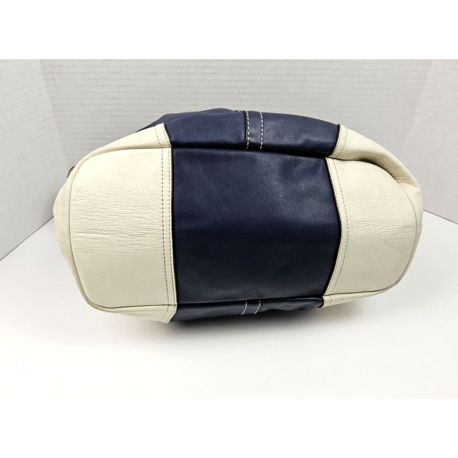 Coach Coach Hadley Midnight Blue/White Convertible Shoulder Handbag Purse Bag Tote 15x10x5.5 Women Leather Gold Hardware Silver Ch/ Designer 90s? Size ONE SIZE - 4 Thumbnail