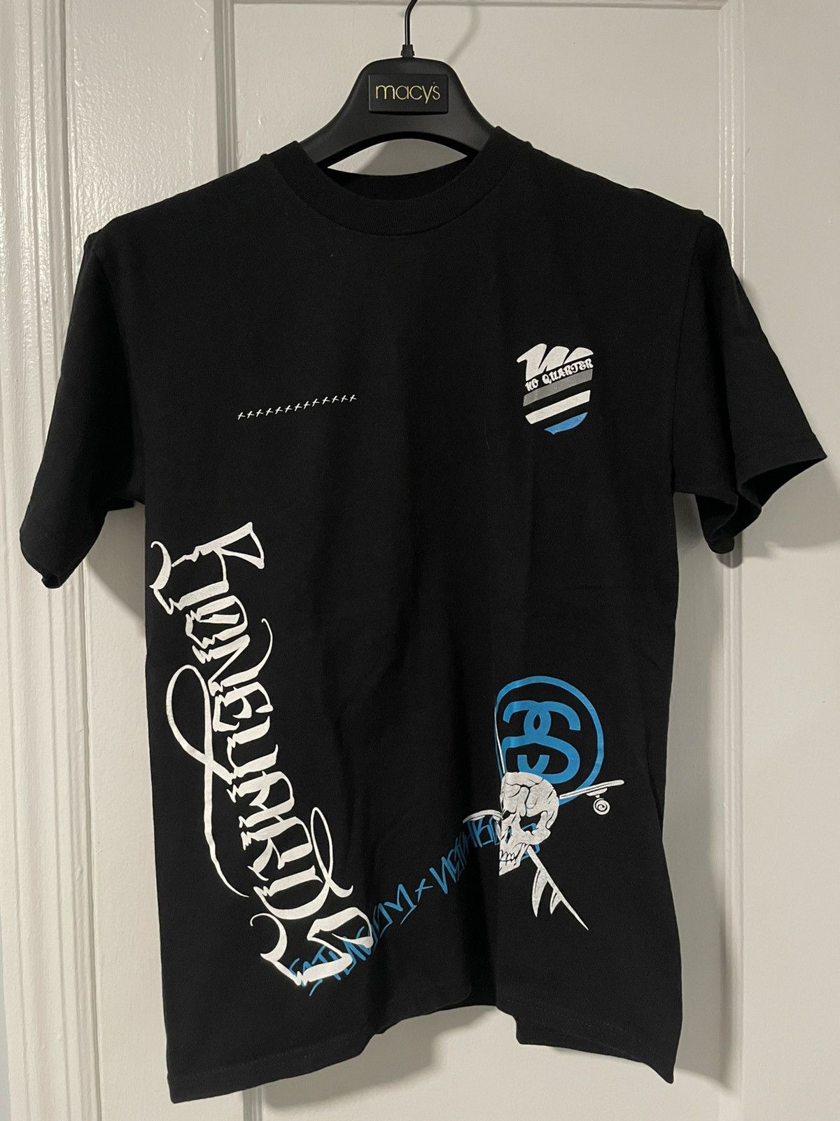 GOOD NEIGHBORS COLLEGE x Stussy コラボ Tシャツ org.jpg