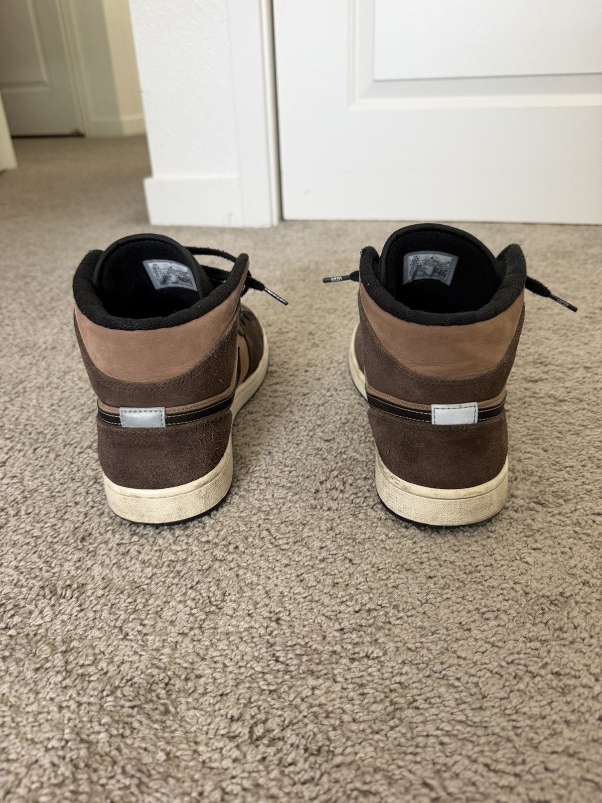 Nike Air Jordan 1 Mid Dark Chocolate Size US 10.5 / EU 43-44 - 11 Thumbnail
