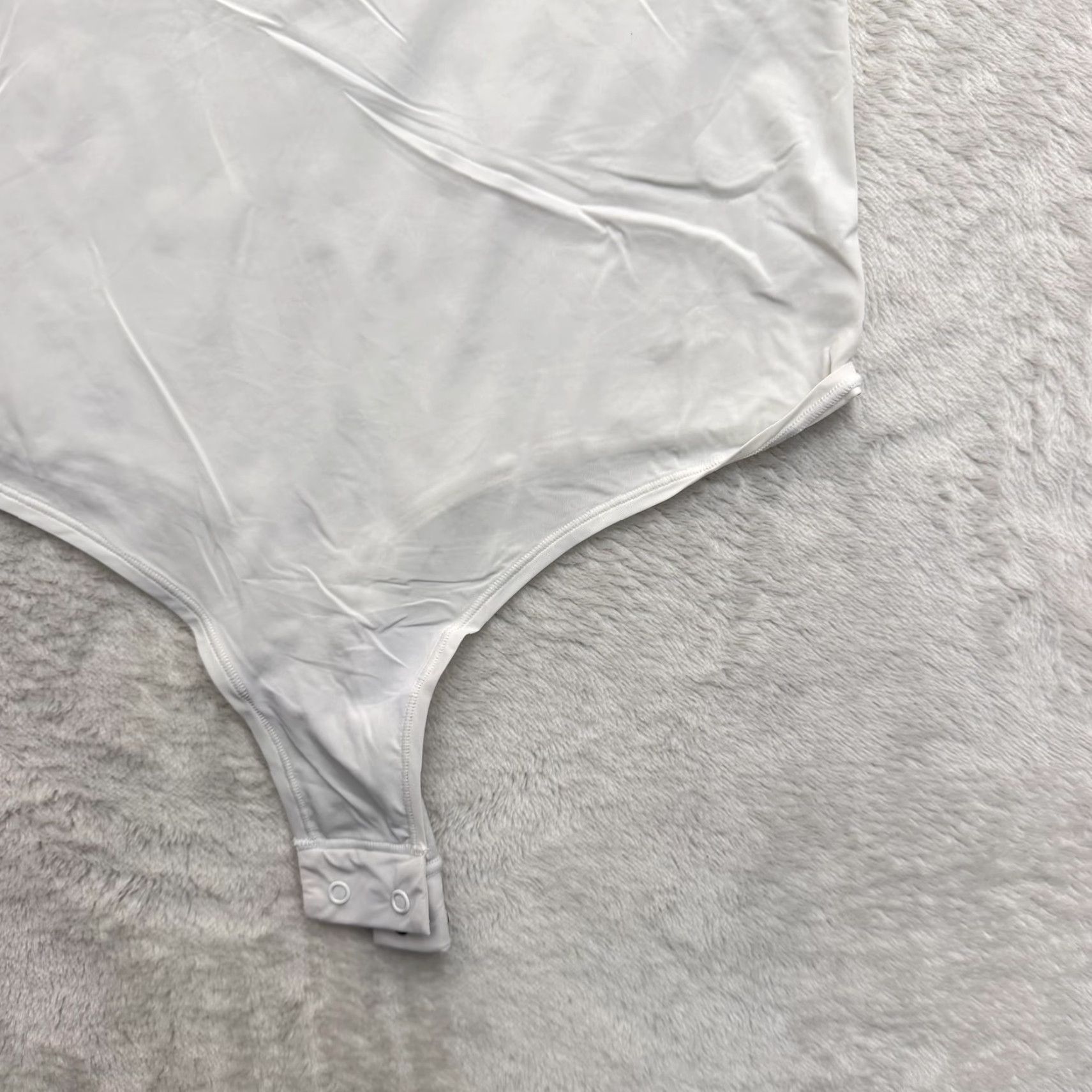 SKIMS Skims Bodysuit One Piece Womens Large White Sleeveless Thong Stretch Shapewear Size L / US 10 / IT 46 - 4 Thumbnail