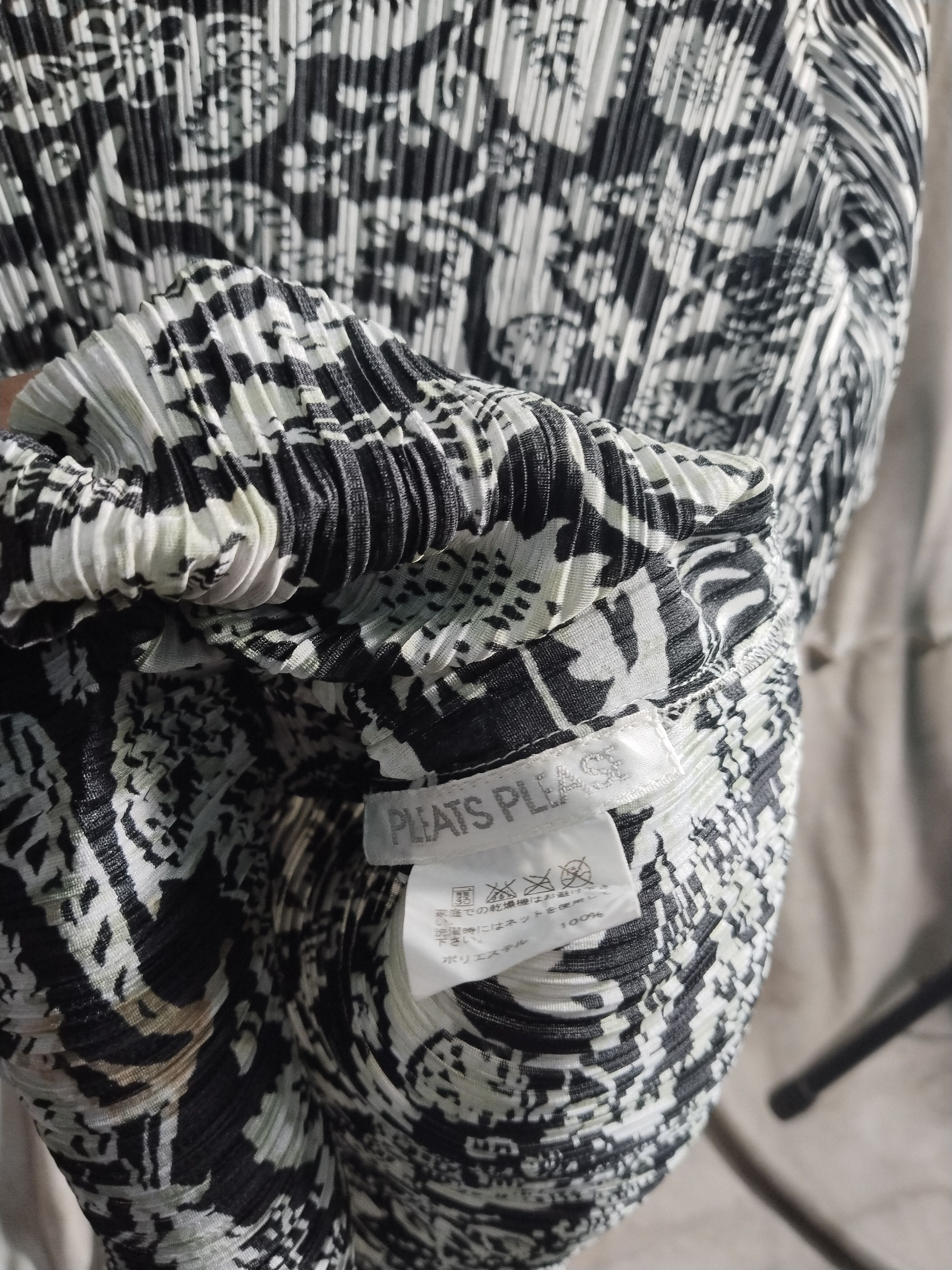 Issey Miyake × Japanese Brand × Pleats Please Issey Miyake ISSEY MIYAKE pleats please floral pleats tshirt Size ONE SIZE - 4 Thumbnail