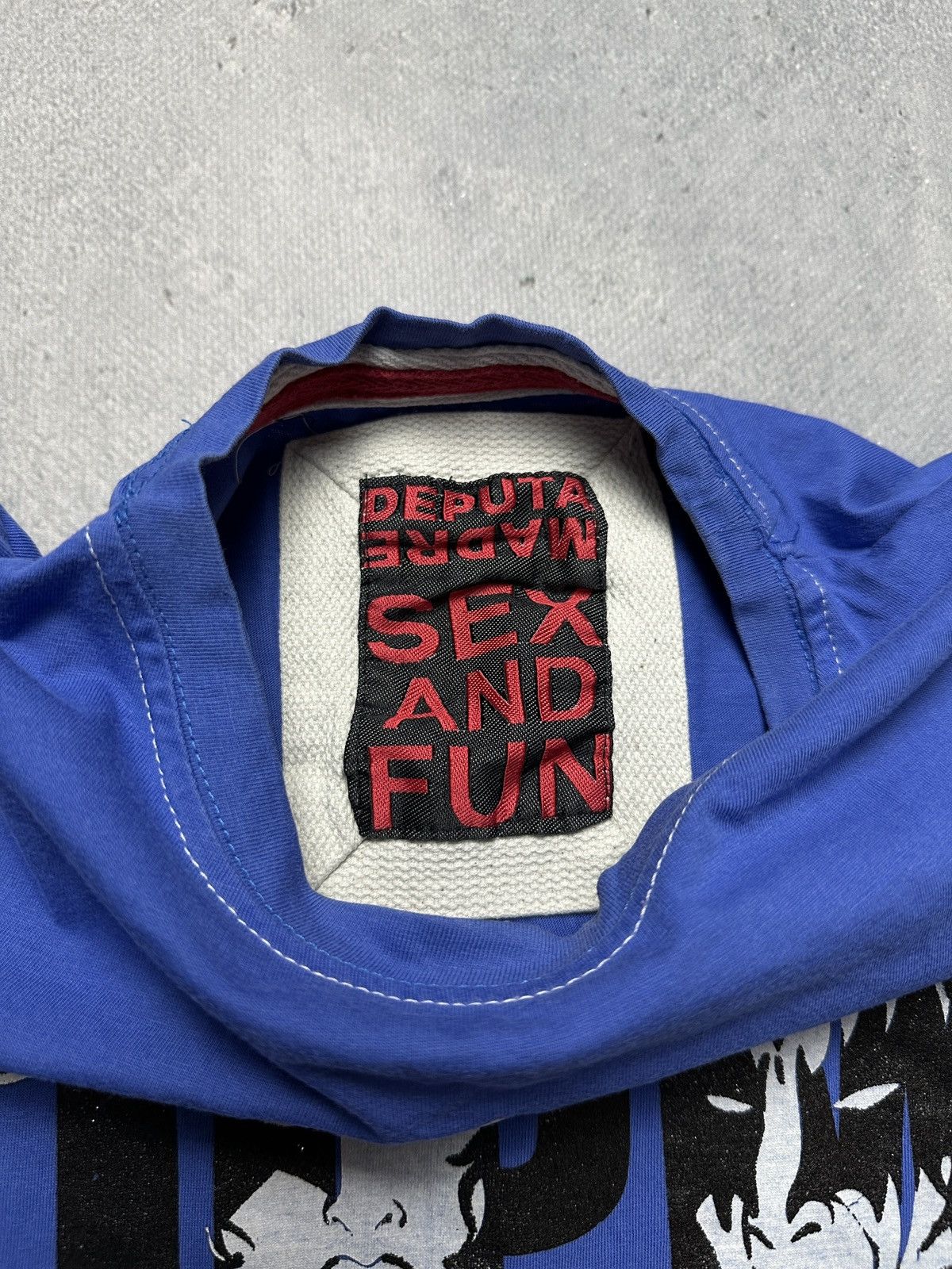 Band Tees Vintage Kiss Big Graphic Logo Sex and Fun Rare Tee y2k 00s Size L / US 10 / IT 46 - 7 Thumbnail