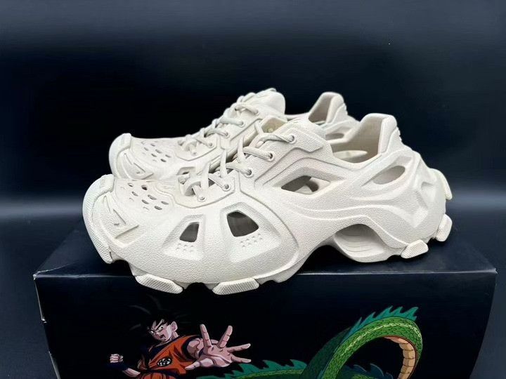 Balenciaga Balenciaga Casual Beige Lowtop Sneakers 43 Men Size US 10 / EU 43 - 1 Thumbnail