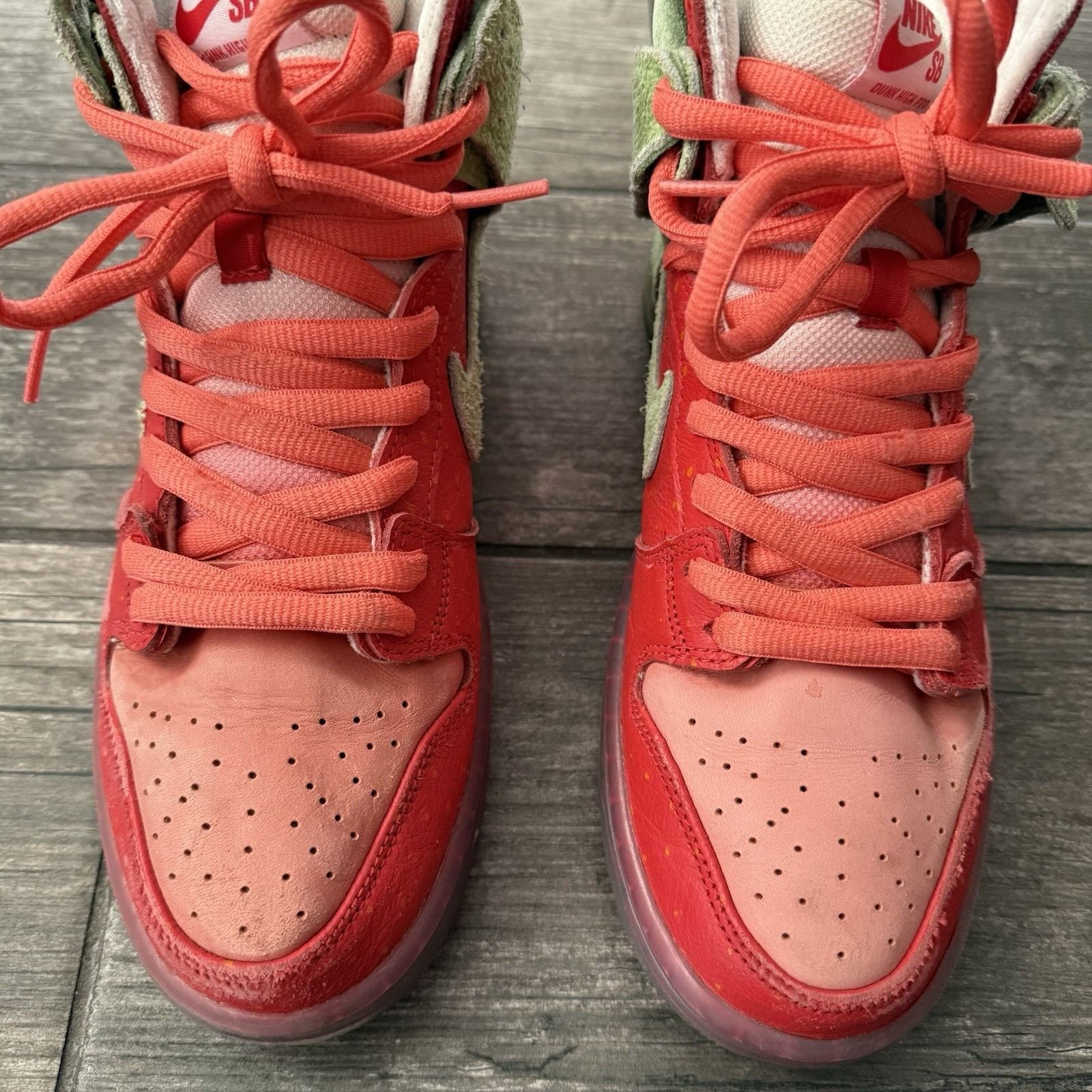 Nike SB NIKE SB DUNK HI STRAWBERRY COUGH SZ 8 GREEN RED SNEAKERS NO Size US 8 / EU 41 - 7 Thumbnail