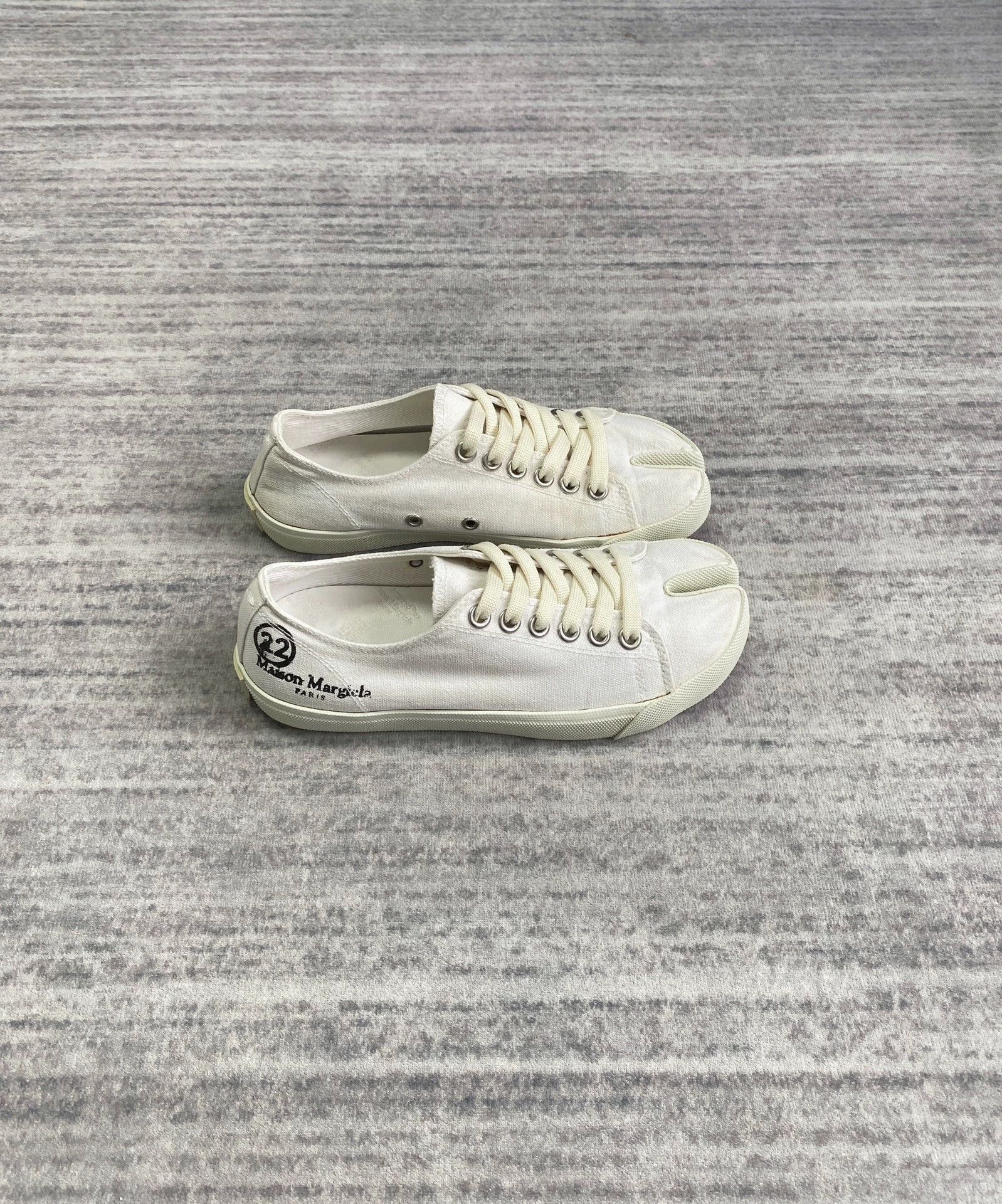 Maison Margiela Margiela Tabi White Canvas Flat Sneaker 36 8.5/10 Size US 5.5 / IT 35.5 - 2 Thumbnail