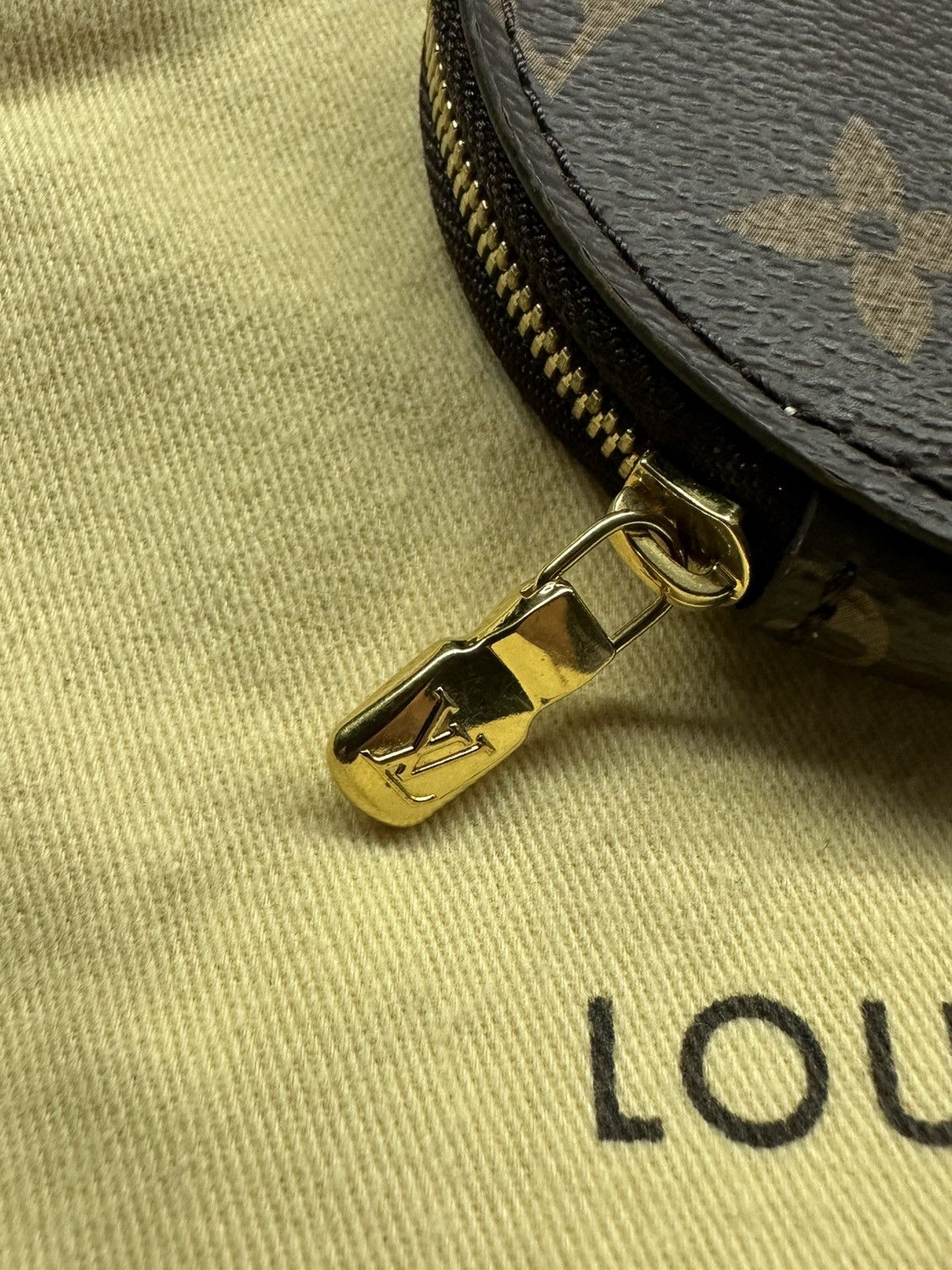 Louis Vuitton Louis Vuitton Multi Pochette Monogram Rare Round Coin Purse Size ONE SIZE - 5 Thumbnail