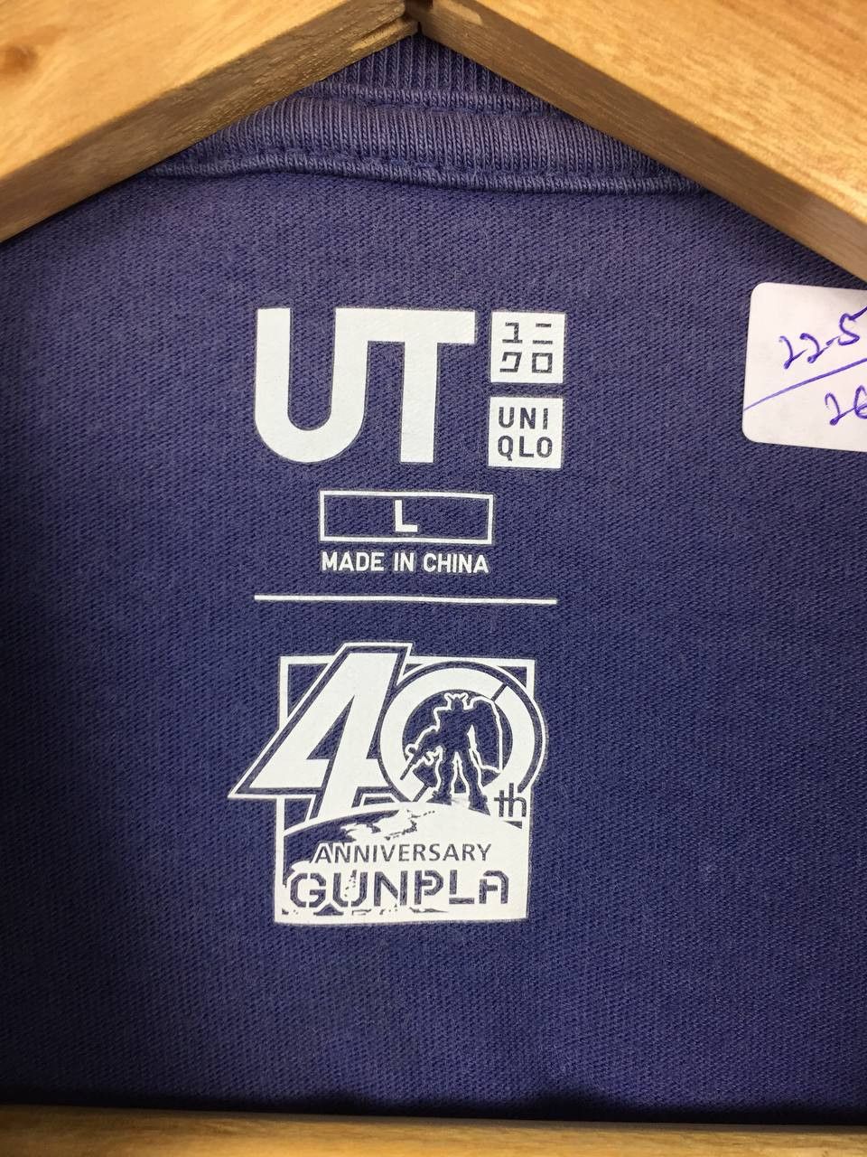 Anime Uniqlo X Gundam 40th Anniversary Gunpla Tee Size US L / EU 52-54 / 3 - 9 Thumbnail
