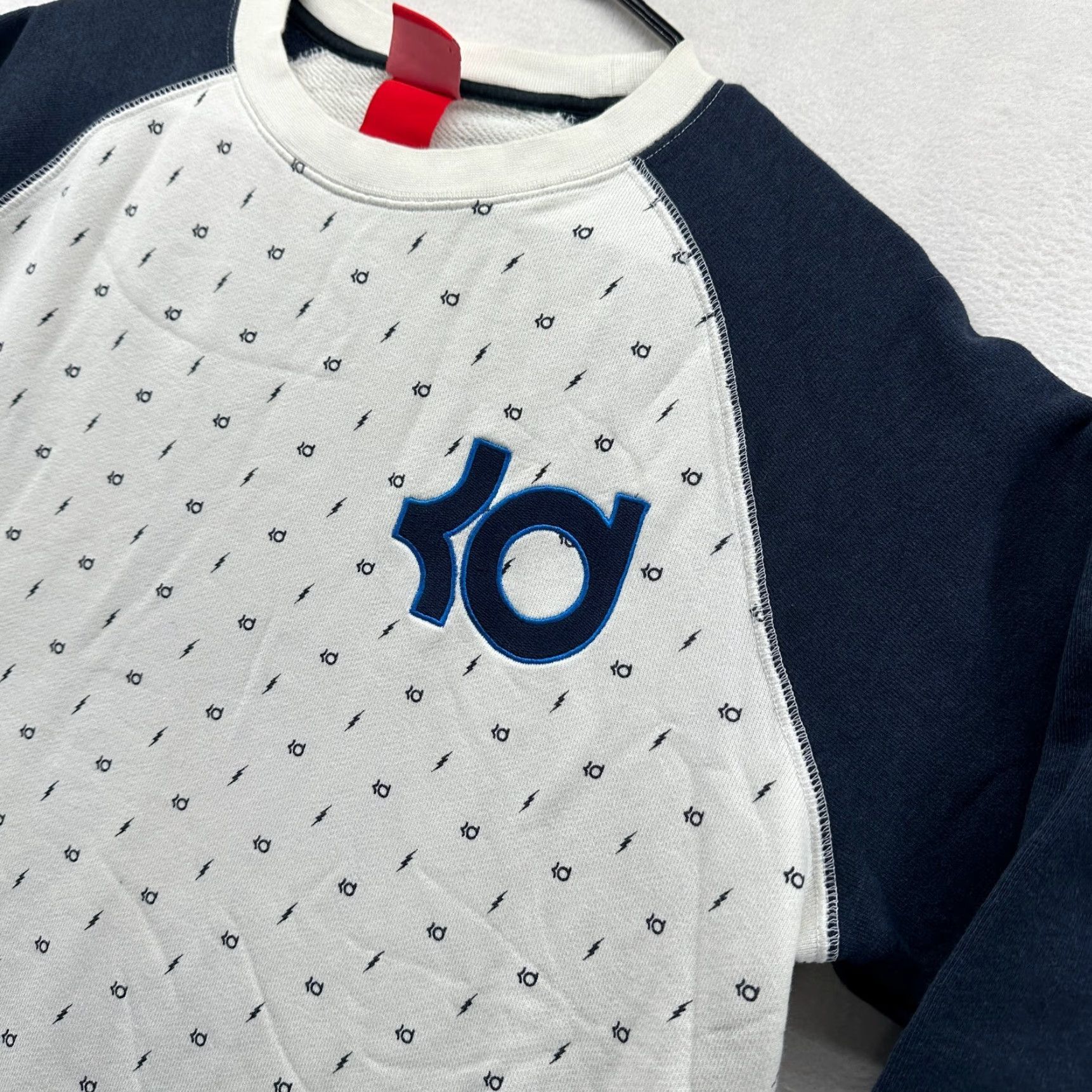 Nike VINTAGE Nike Sweatshirt Pullover Men’s Medium Kevin Durant Long Sleeve Blue White Crew Neck Comfort Seasonal Winter Classic Size US M / EU 48-50 / 2 - 2 Thumbnail