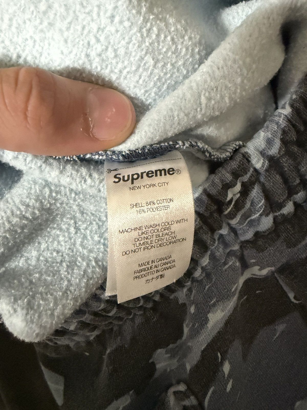 Supreme Supreme Small Box Sweatpants (FW24) Blue Tiger Camo Size US 34 / EU 50 - 7 Thumbnail