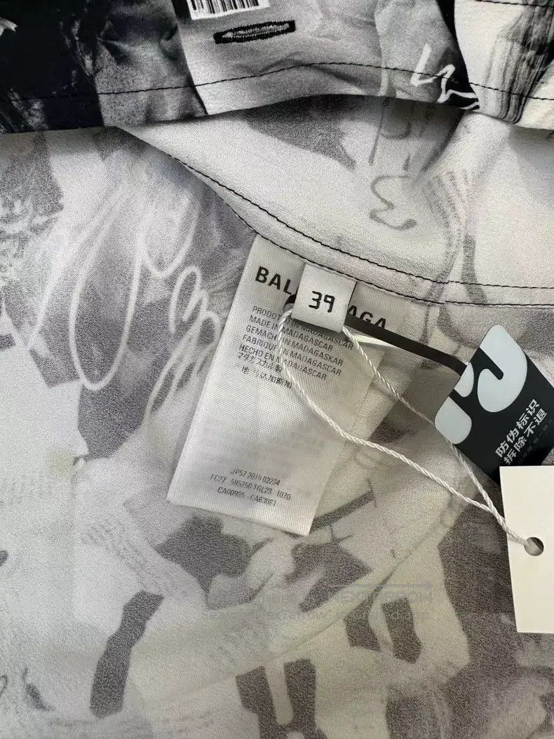 Balenciaga Balenciaga size 39 Character Letter Printed Collar Short S Size US S / EU 44-46 / 1 - 4 Thumbnail
